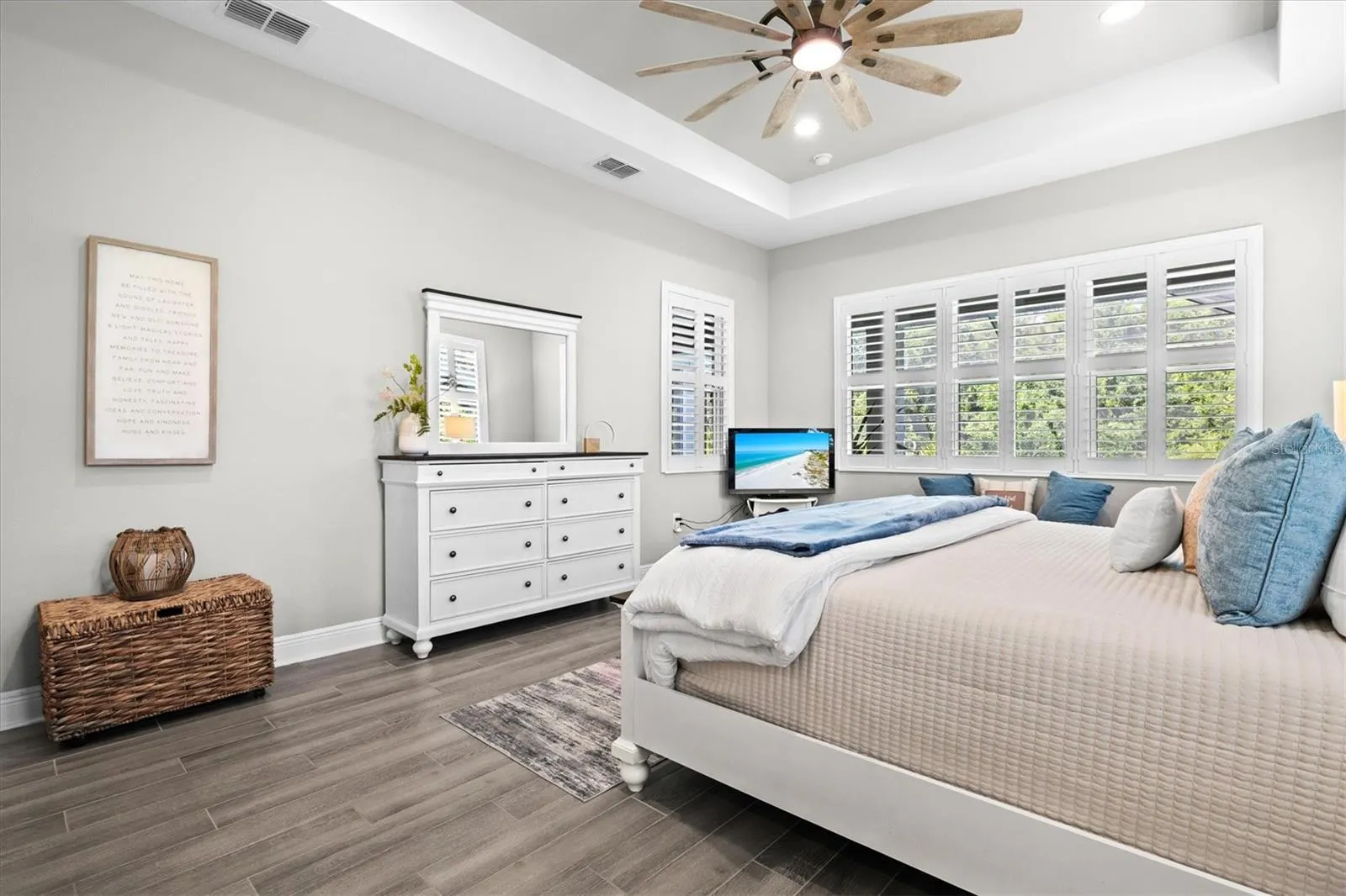 21221 HOLMES CIR