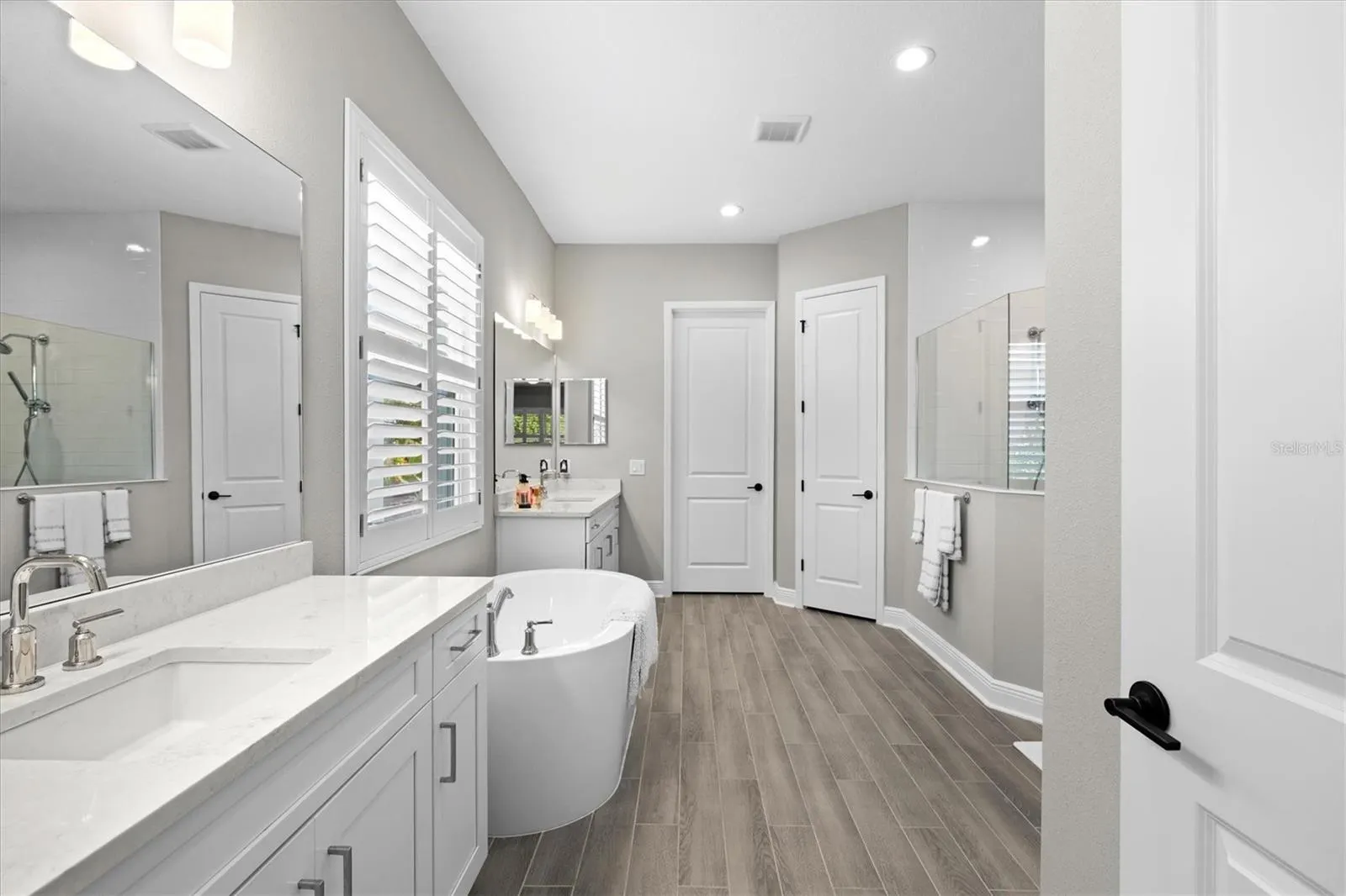 21221 HOLMES CIR