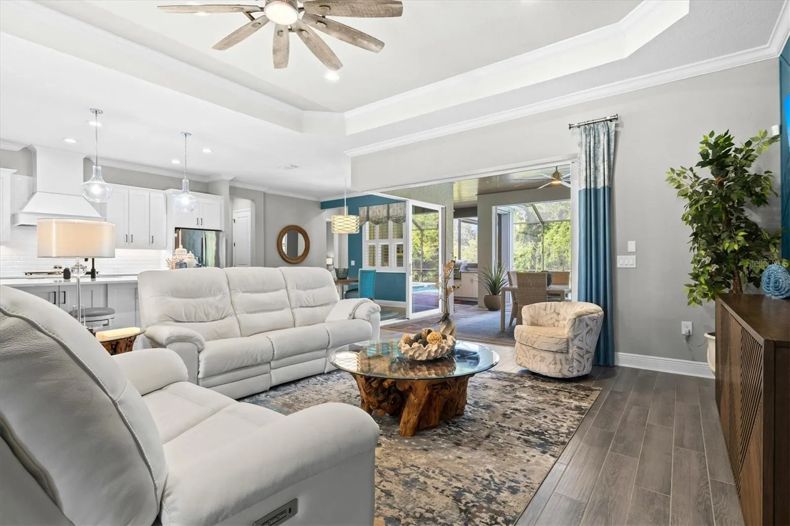 21221 HOLMES CIR