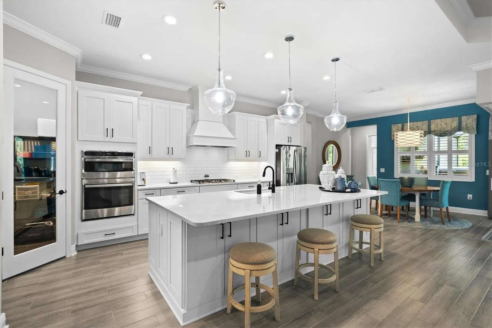 21221 HOLMES CIR