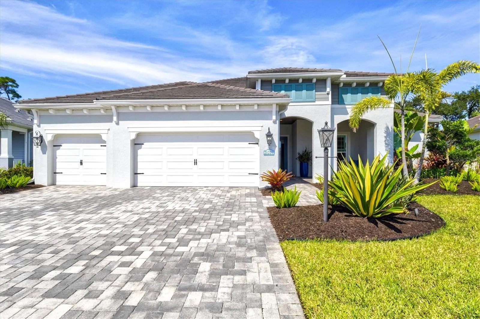 21221 HOLMES CIR
