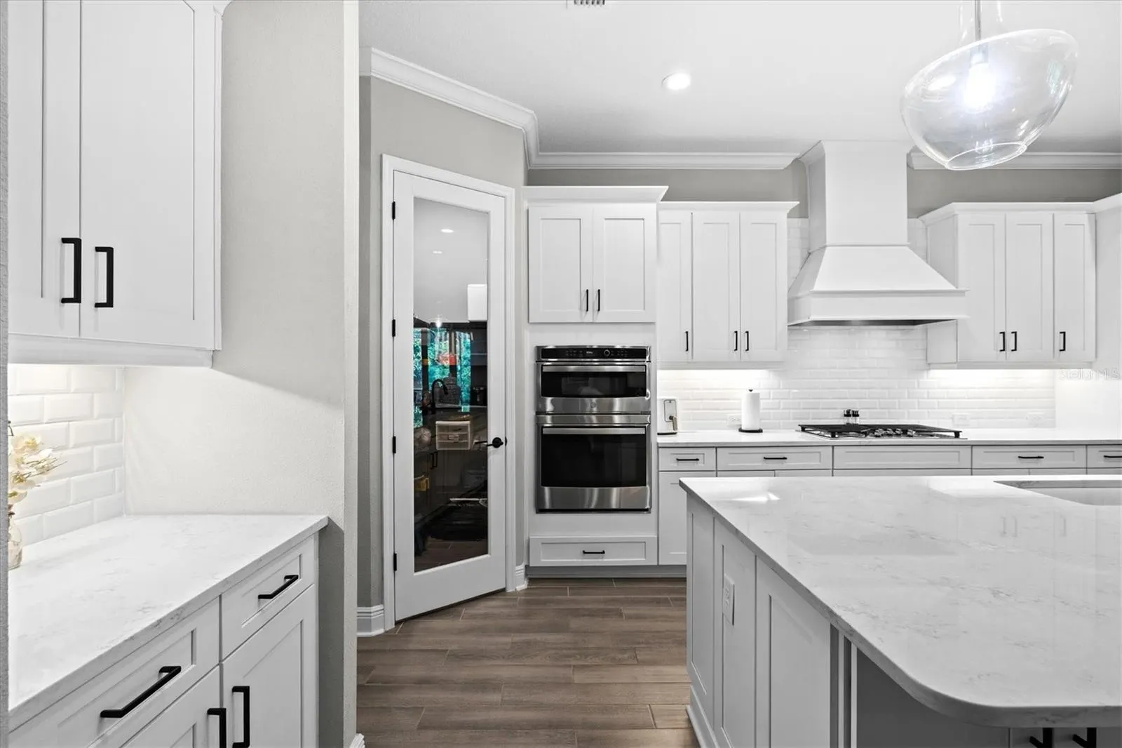 21221 HOLMES CIR