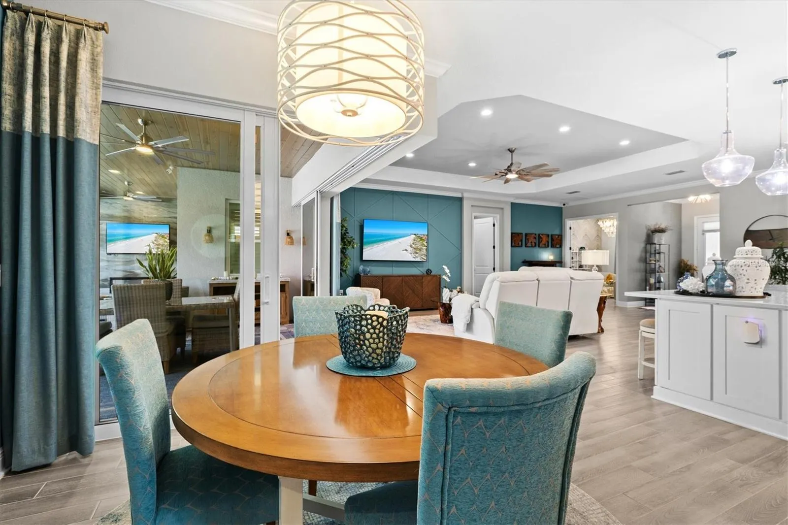 21221 HOLMES CIR