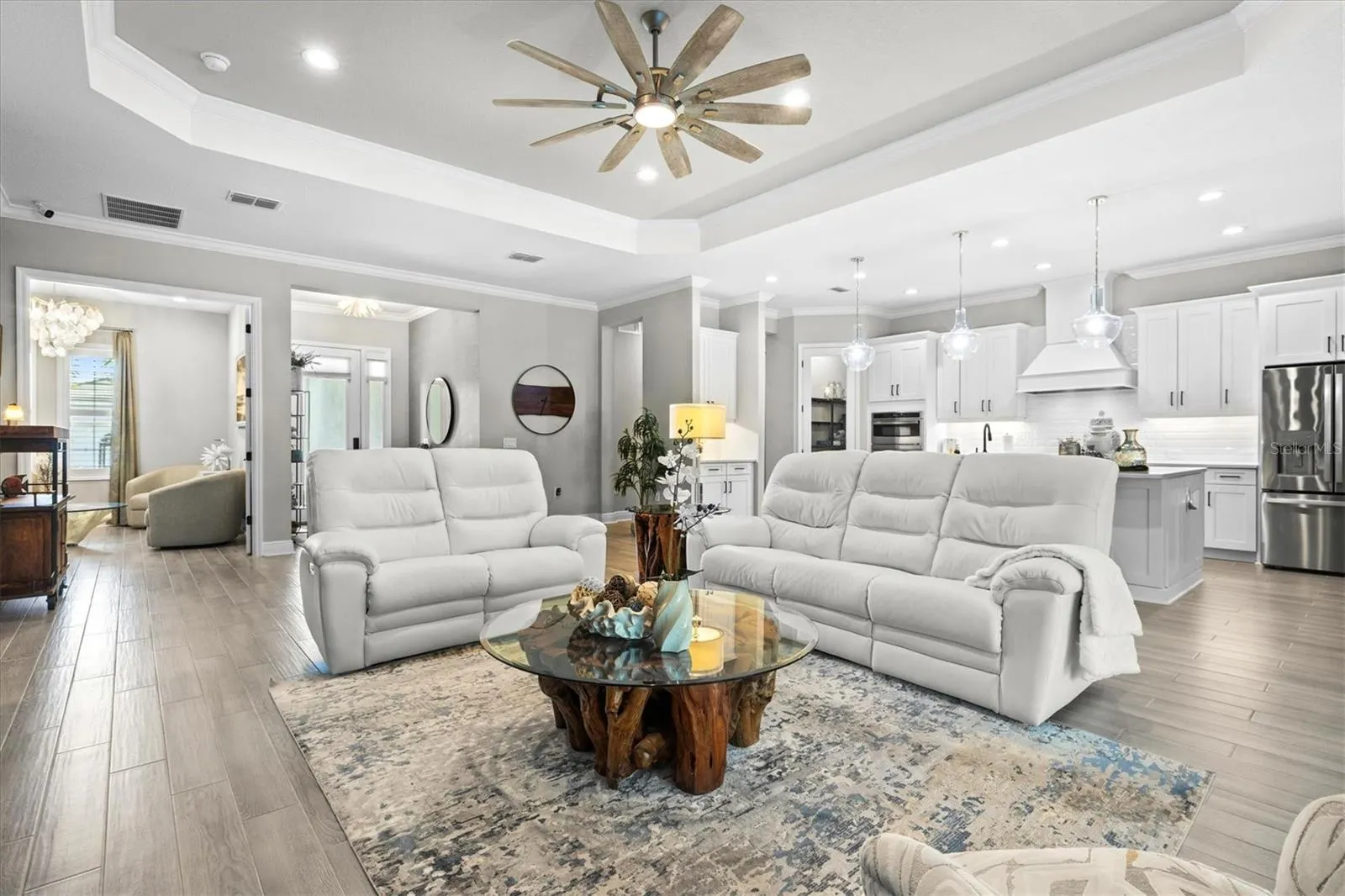21221 HOLMES CIR