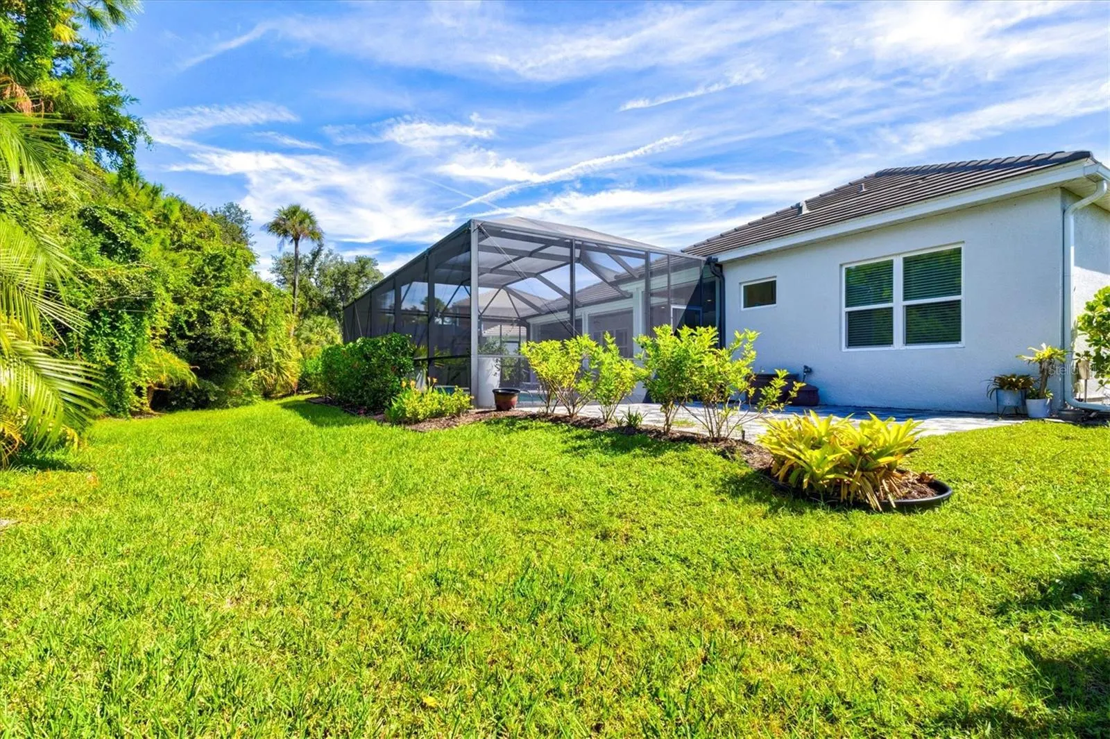 21221 HOLMES CIR
