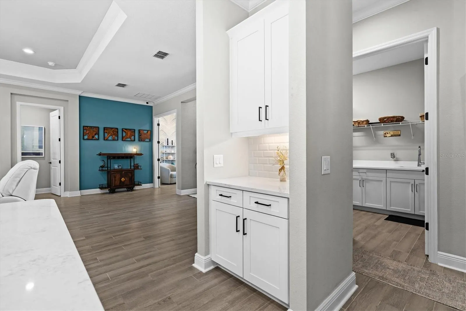 21221 HOLMES CIR