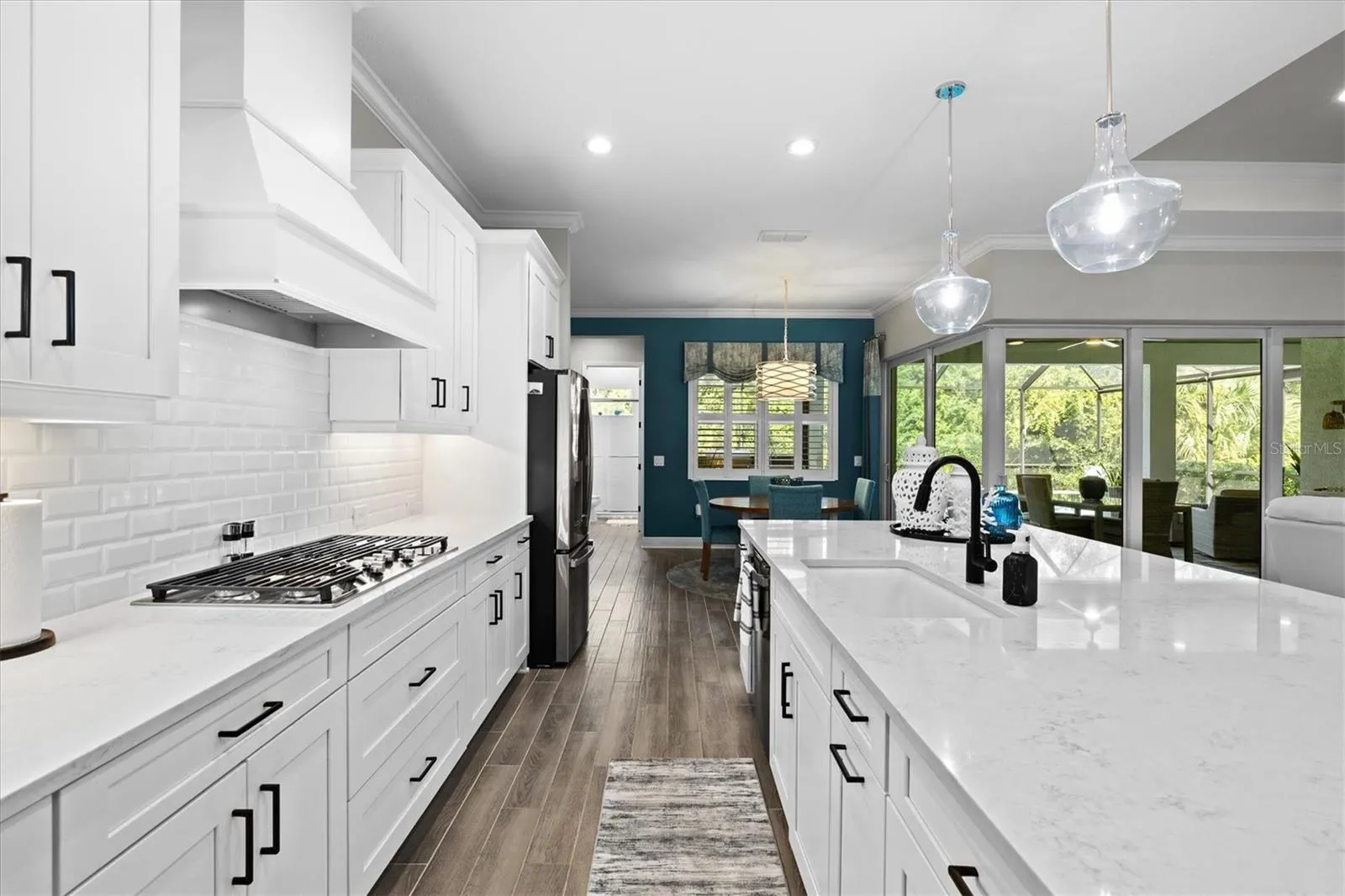 21221 HOLMES CIR