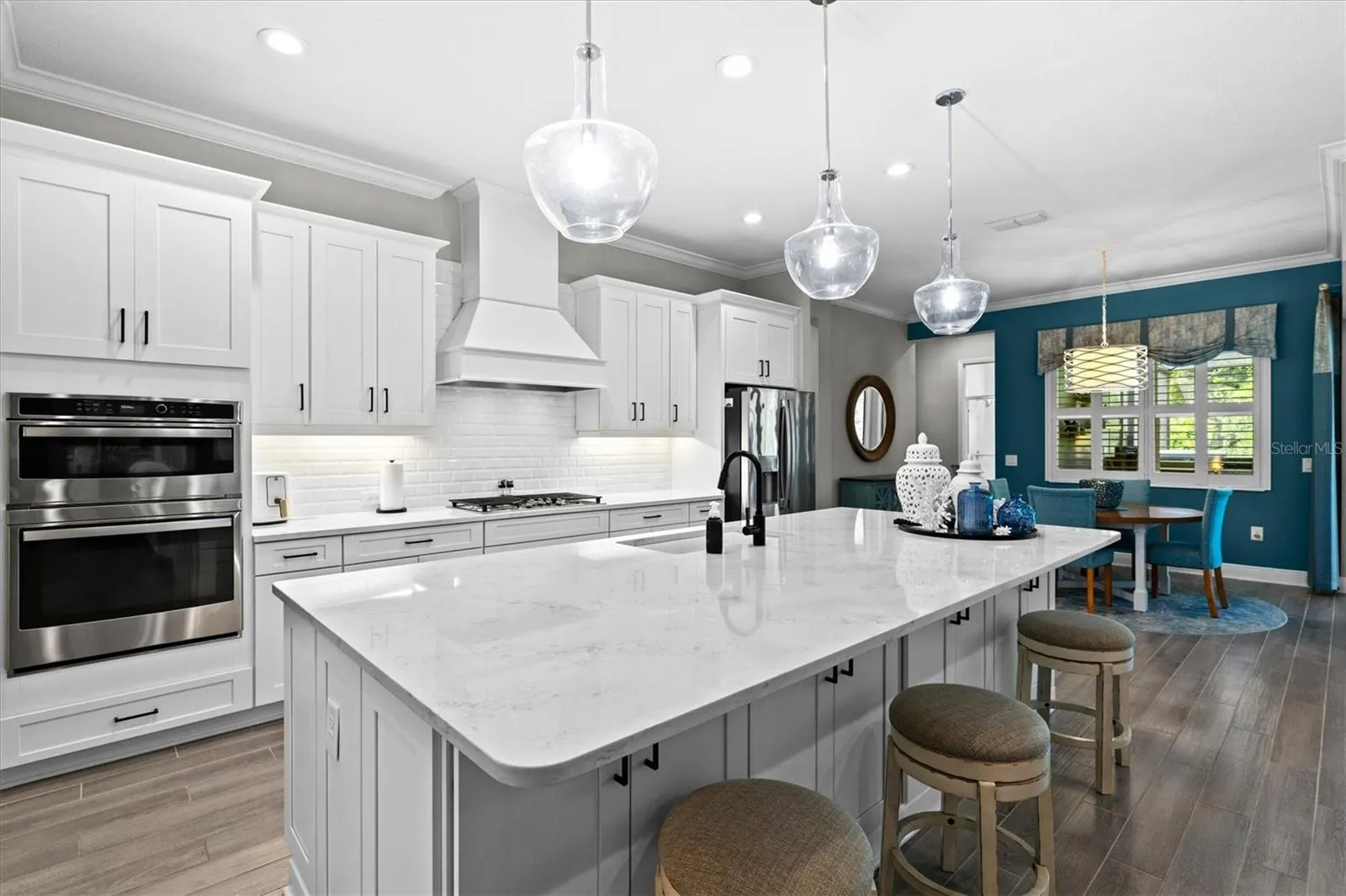 21221 HOLMES CIR