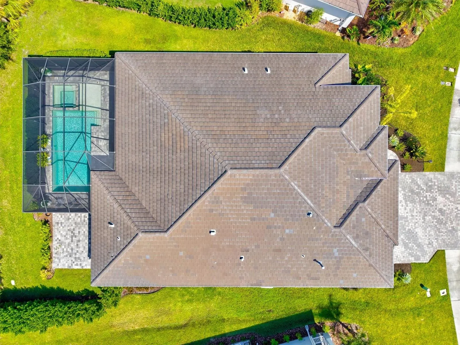 21221 HOLMES CIR