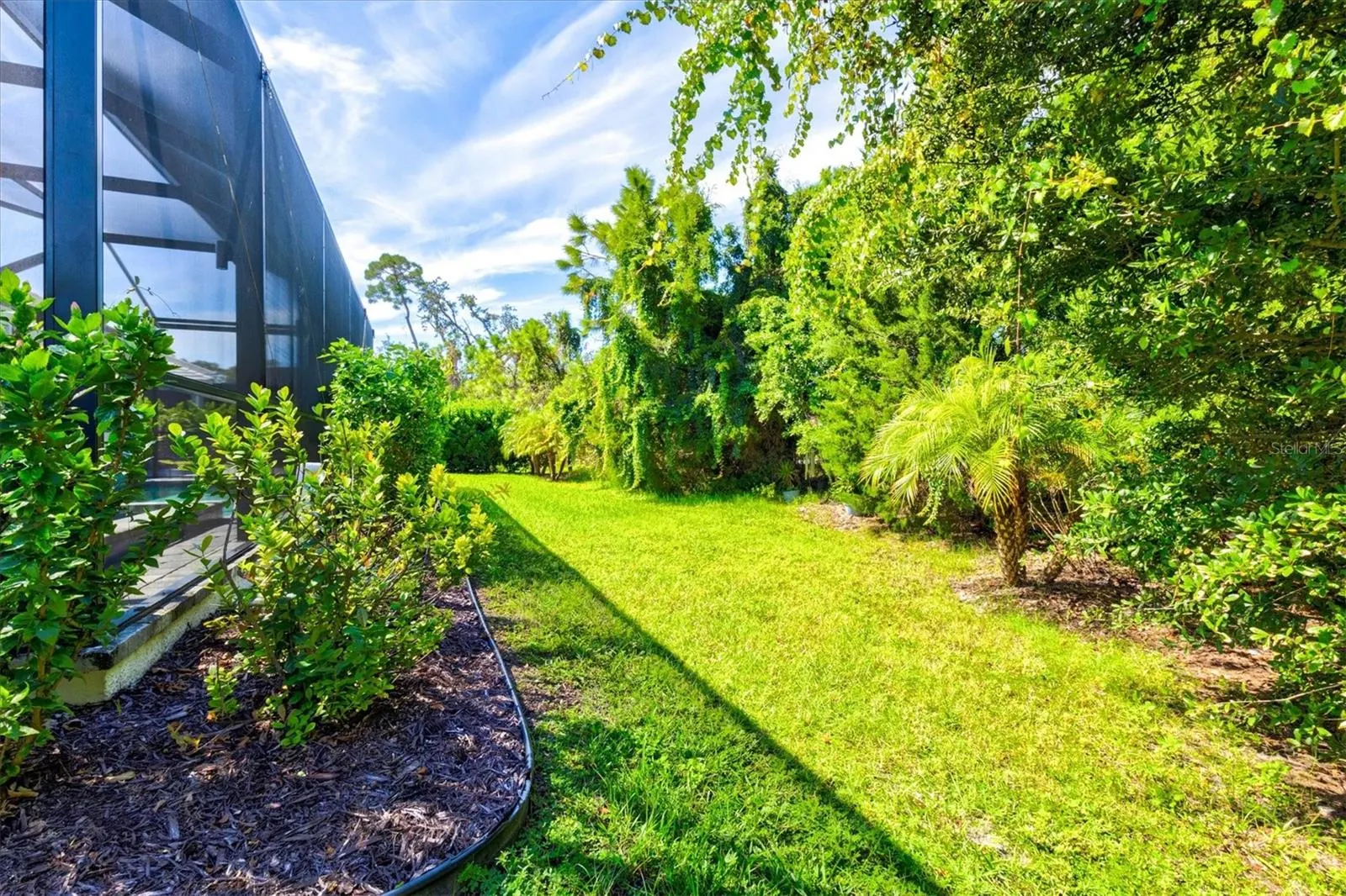 21221 HOLMES CIR