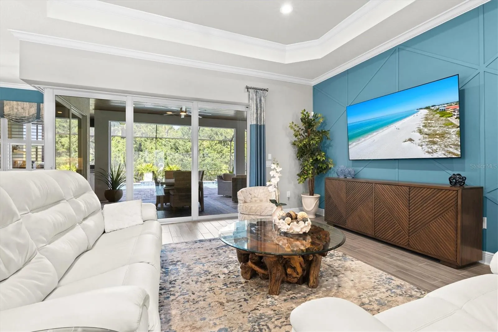 21221 HOLMES CIR
