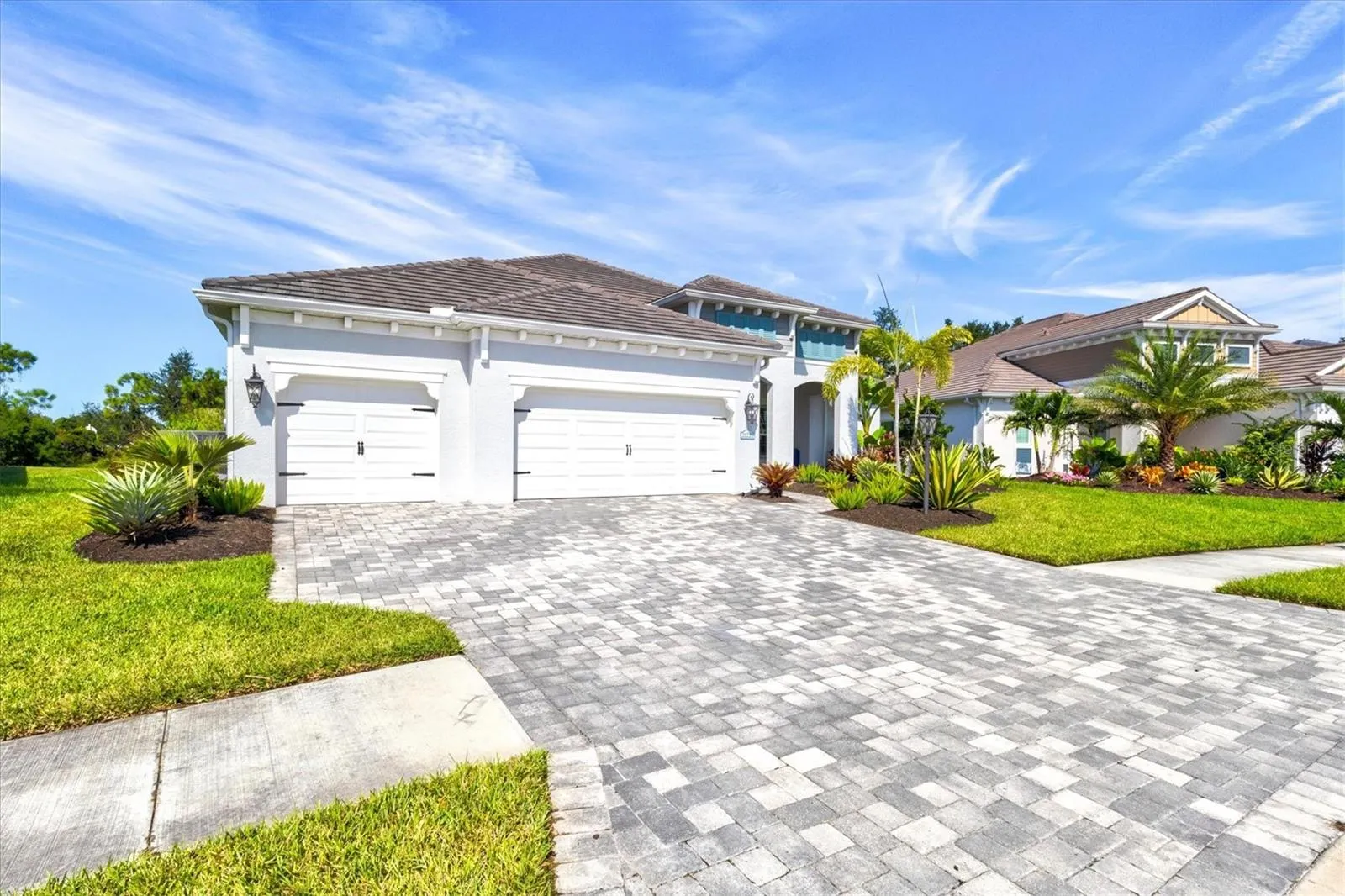 21221 HOLMES CIR