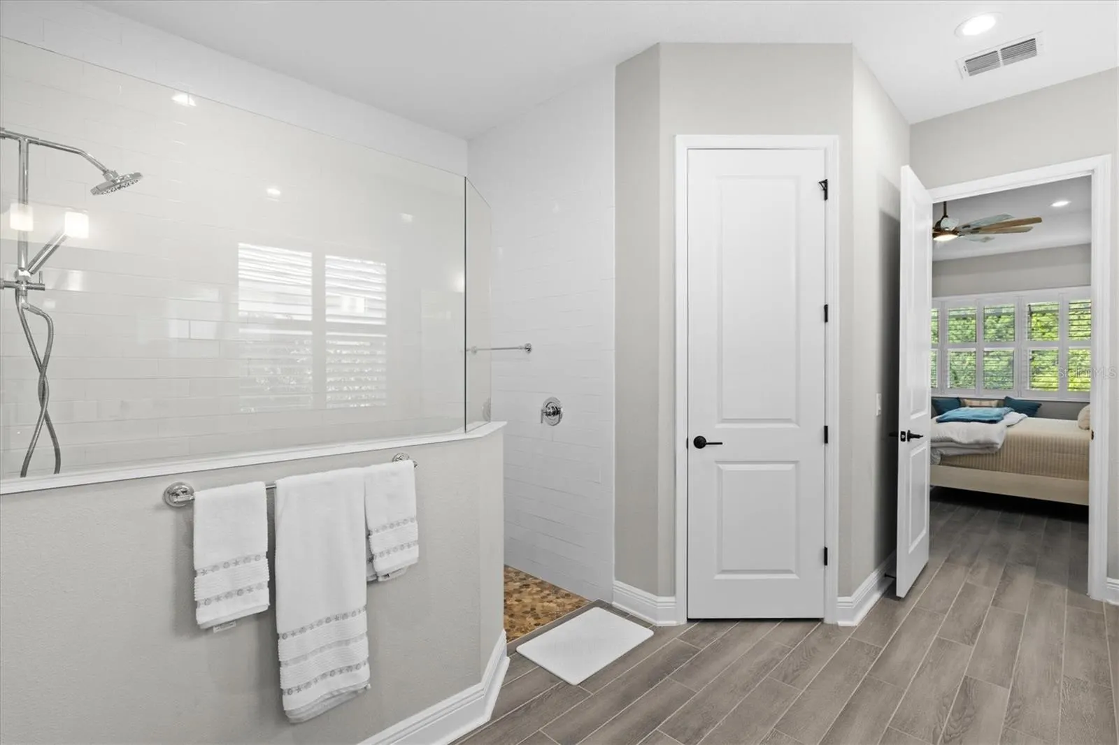21221 HOLMES CIR