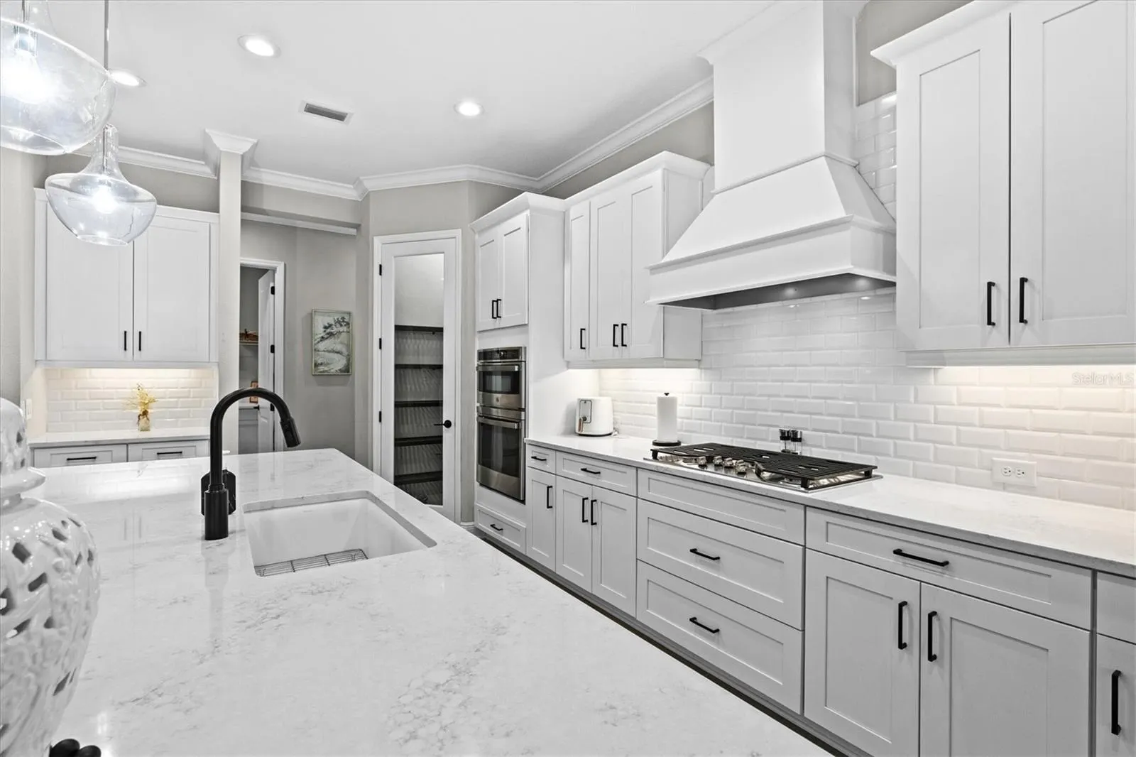 21221 HOLMES CIR