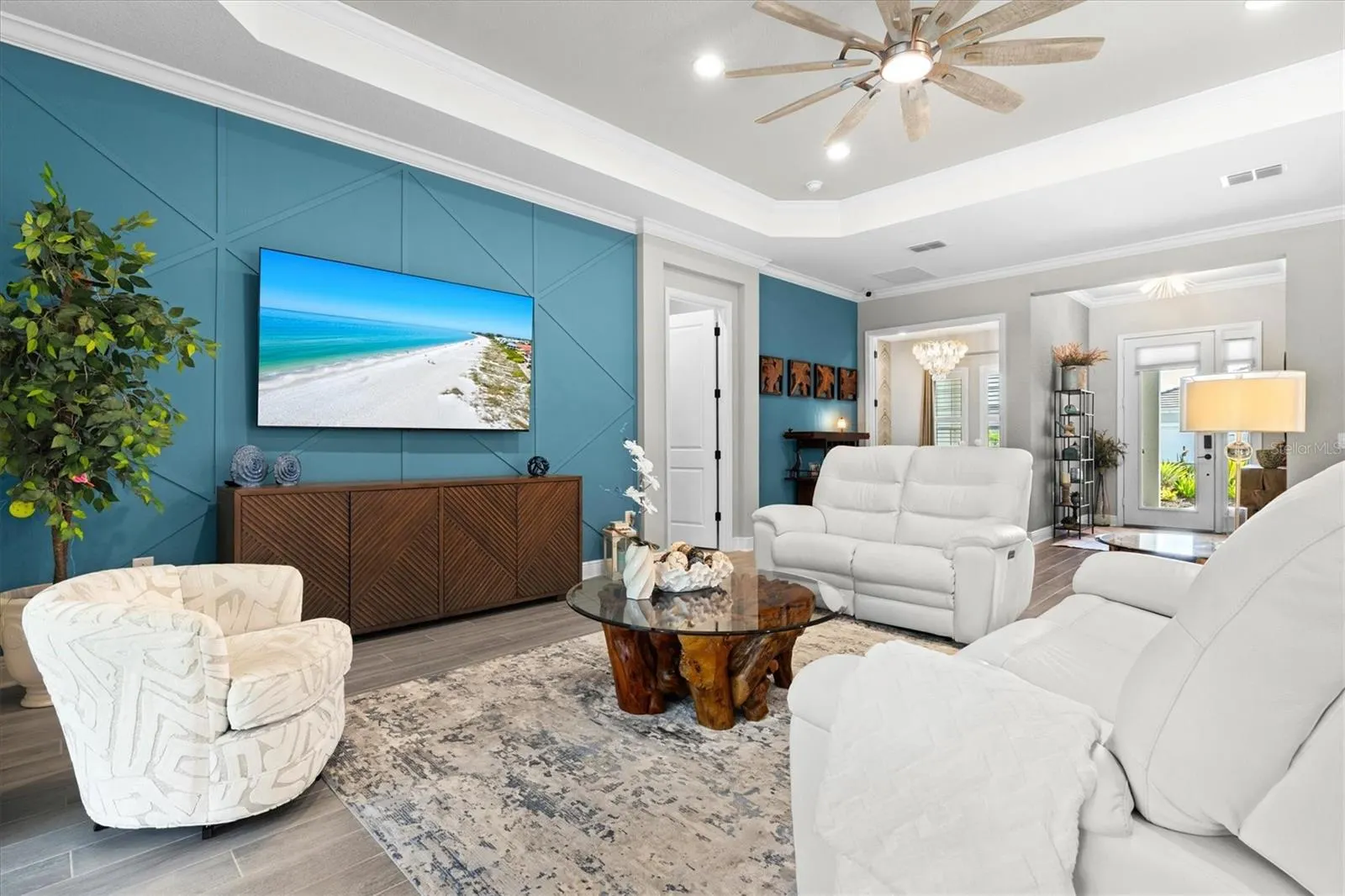 21221 HOLMES CIR