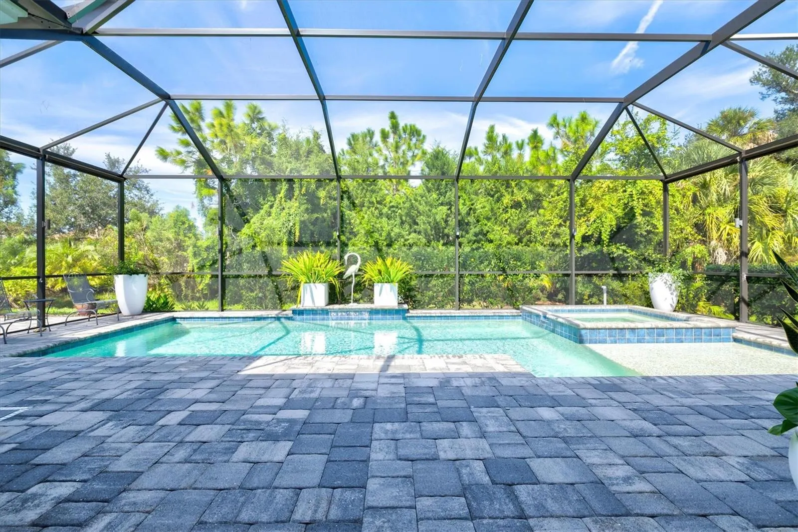 21221 HOLMES CIR