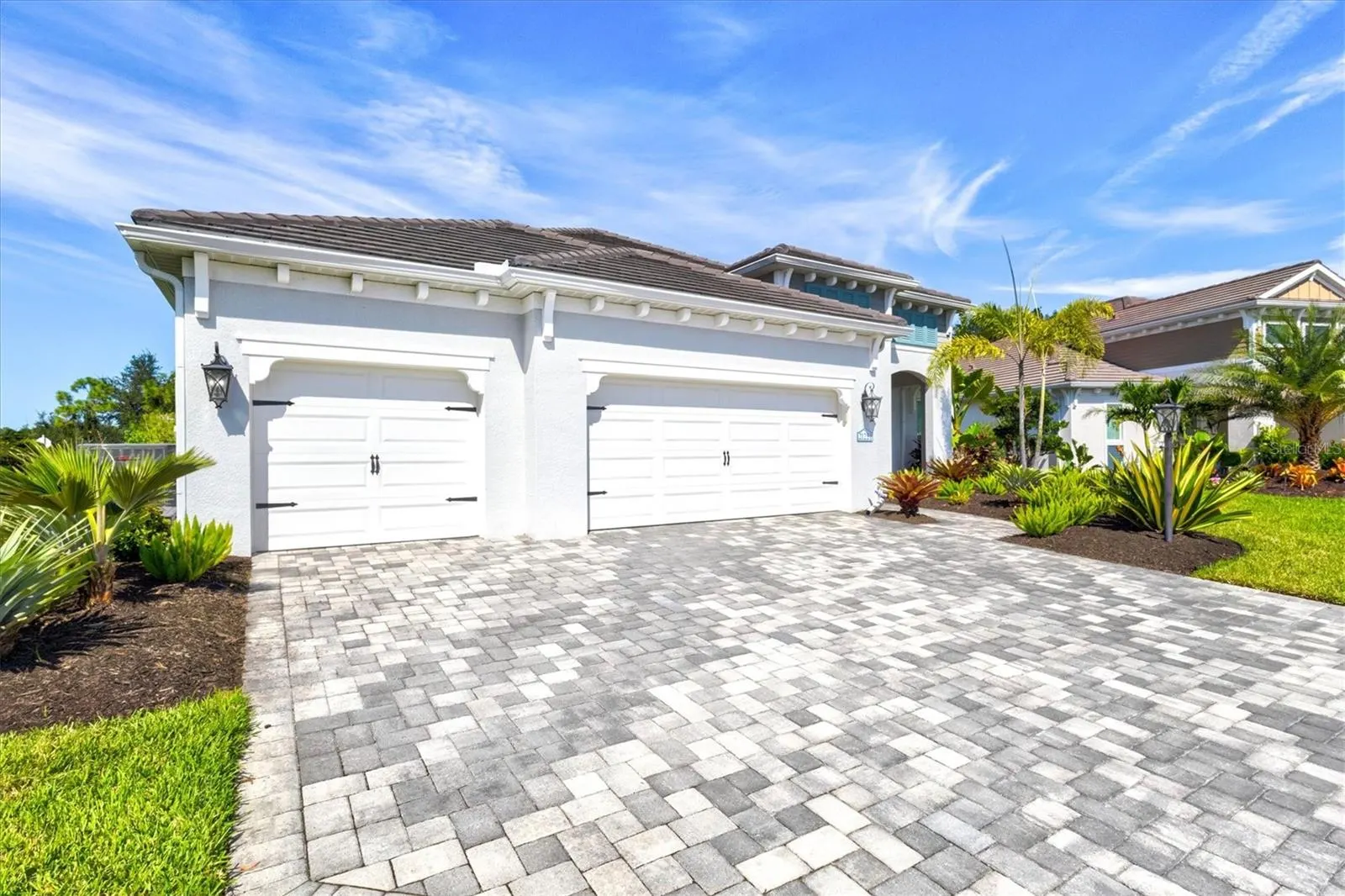 21221 HOLMES CIR