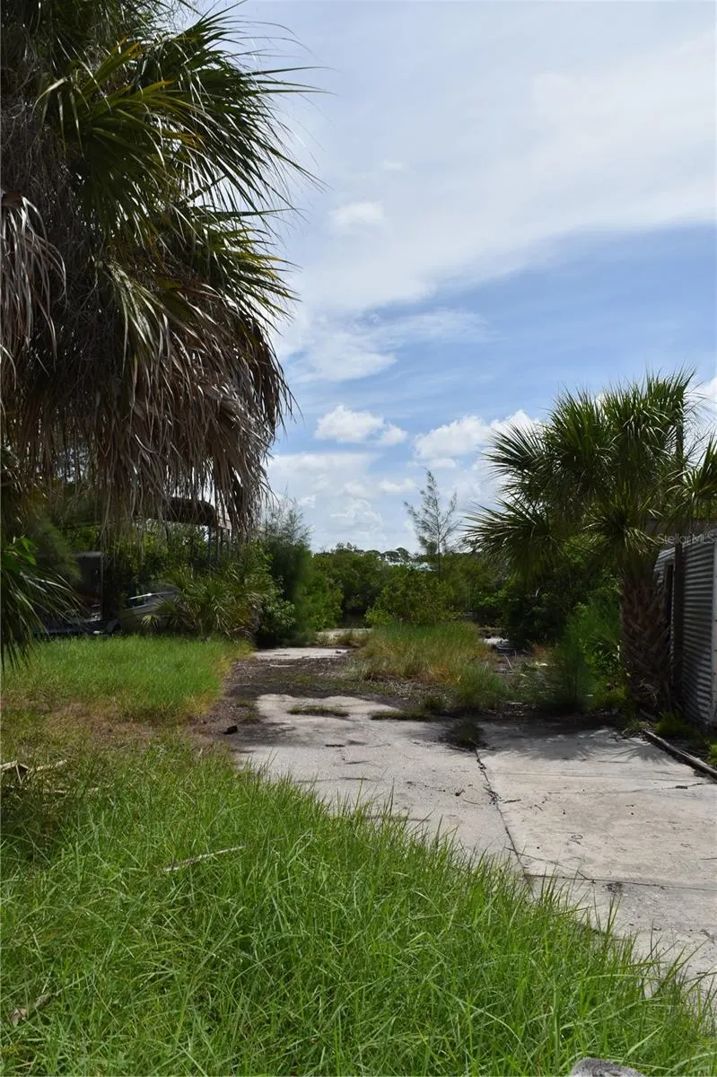 8475 MANASOTA KEY RD