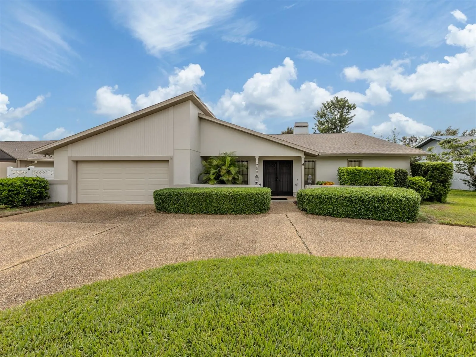 1250 WATERSIDE LN