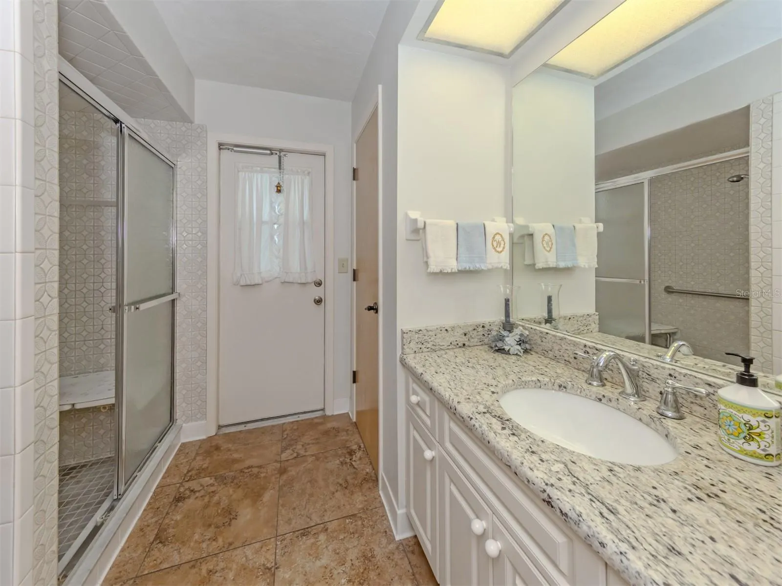 1250 WATERSIDE LN