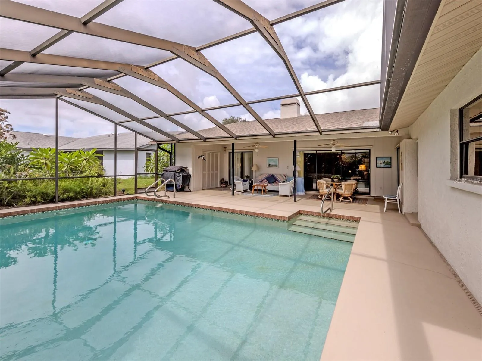 1250 WATERSIDE LN