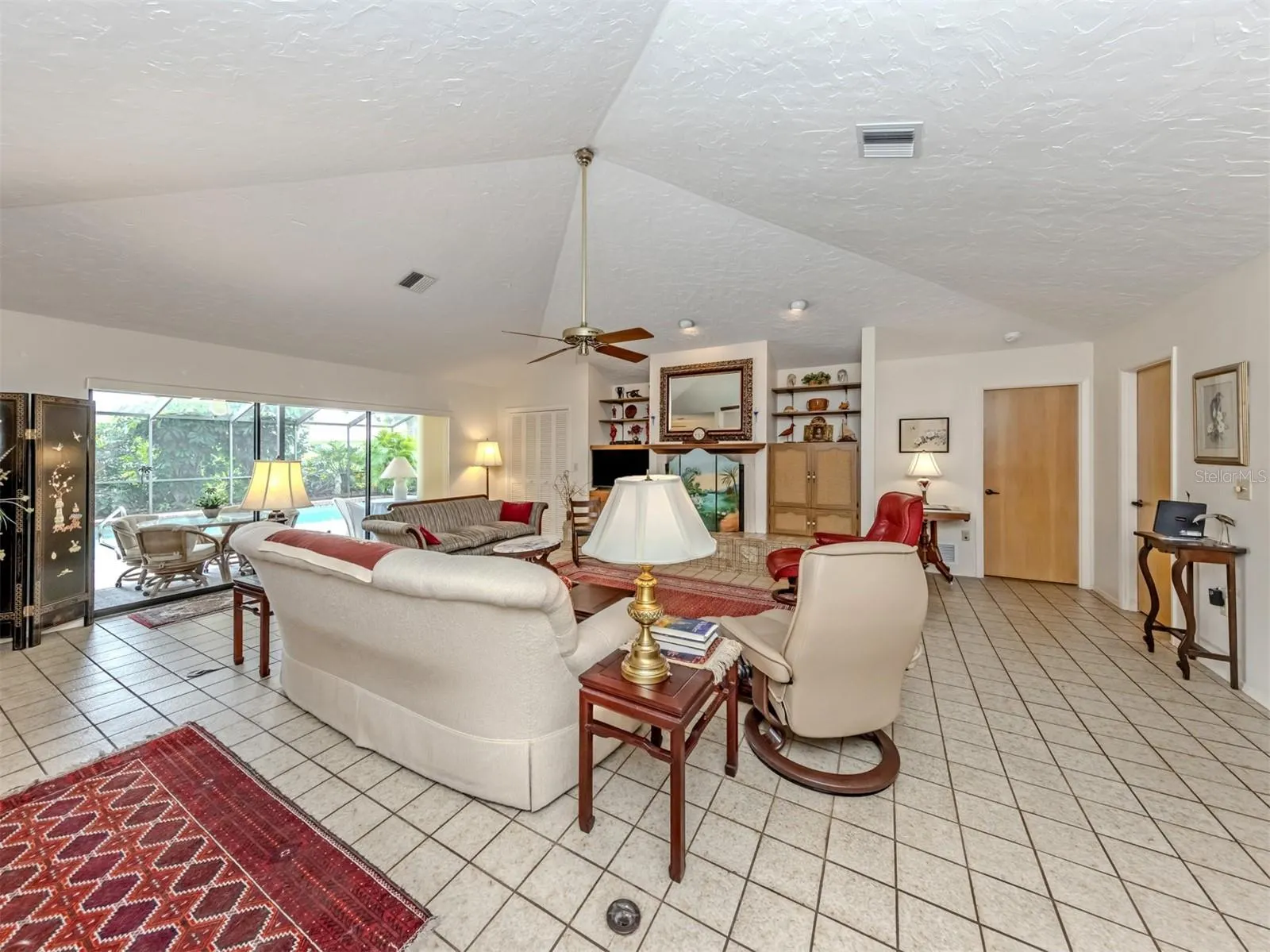 1250 WATERSIDE LN