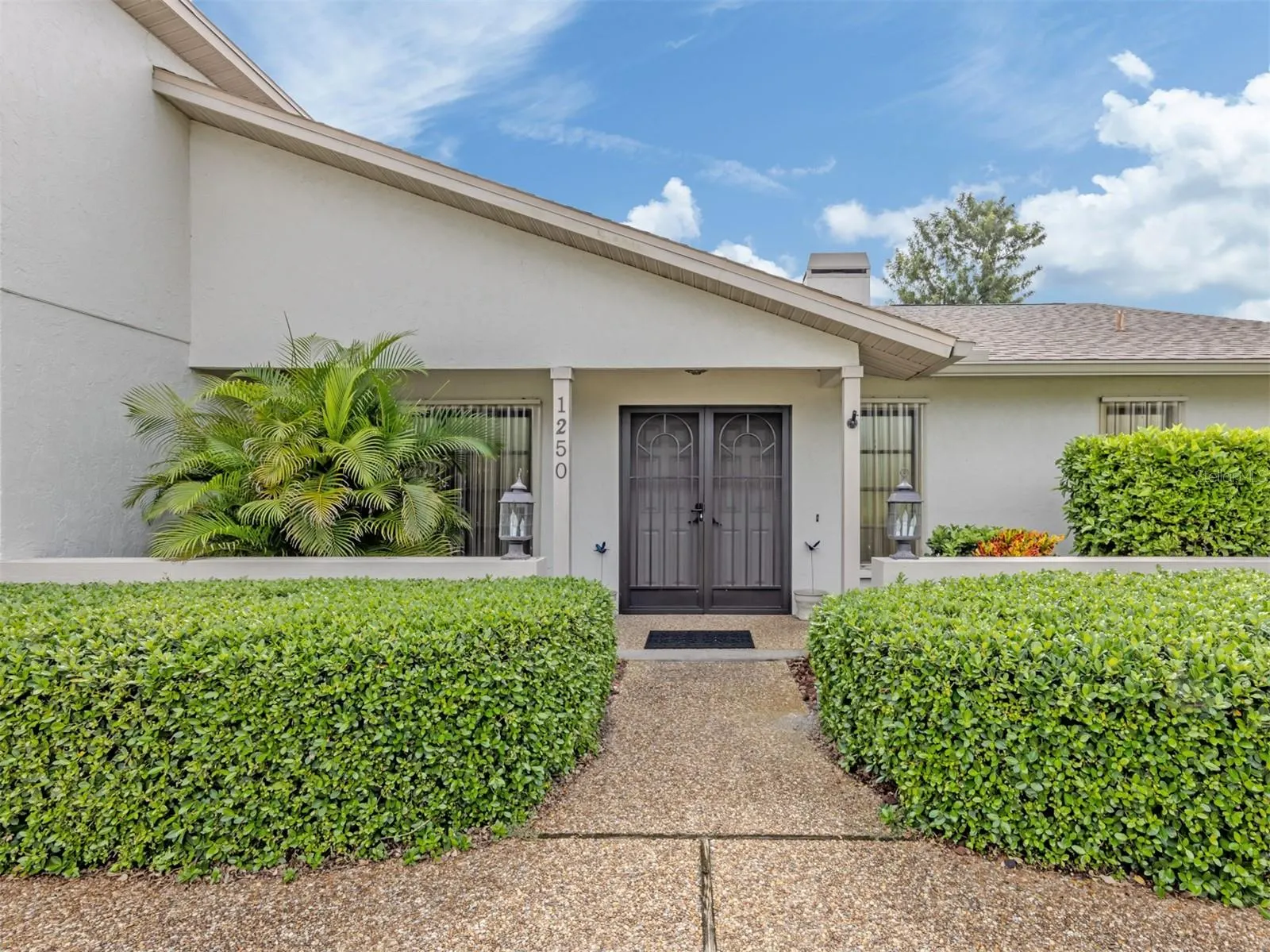 1250 WATERSIDE LN