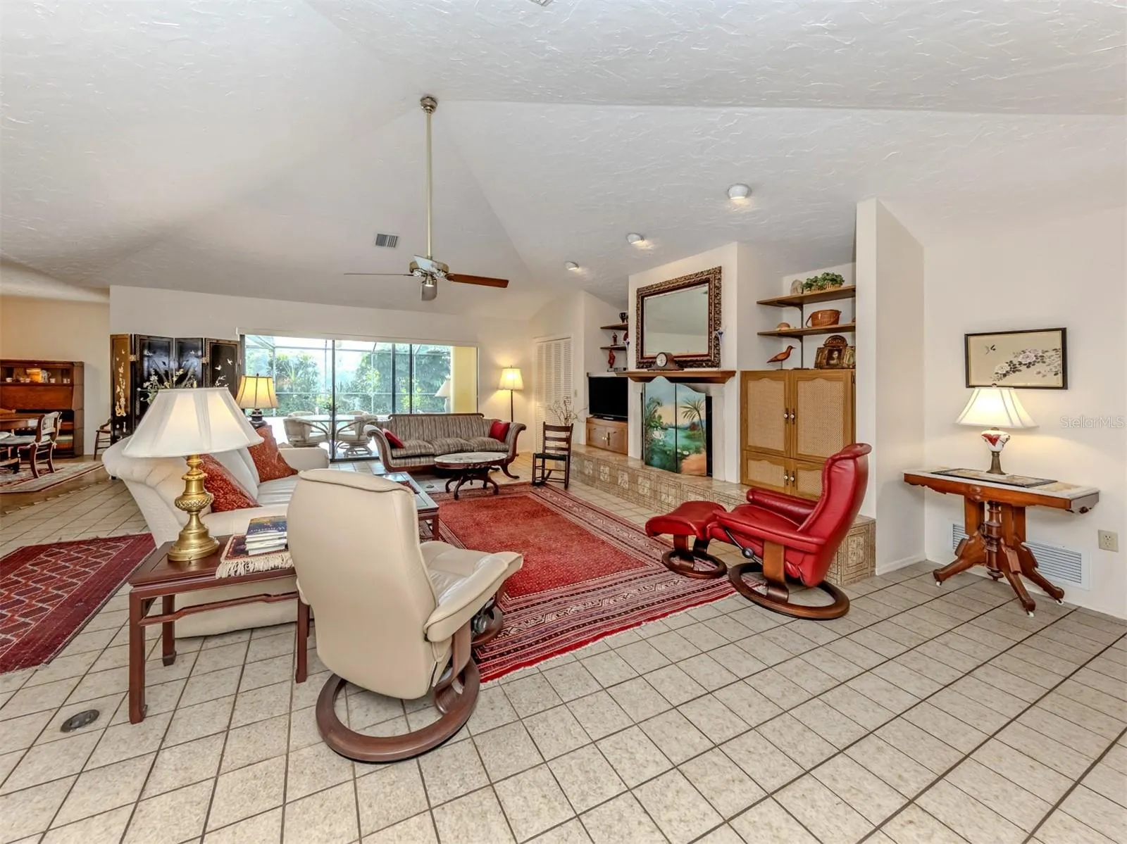 1250 WATERSIDE LN