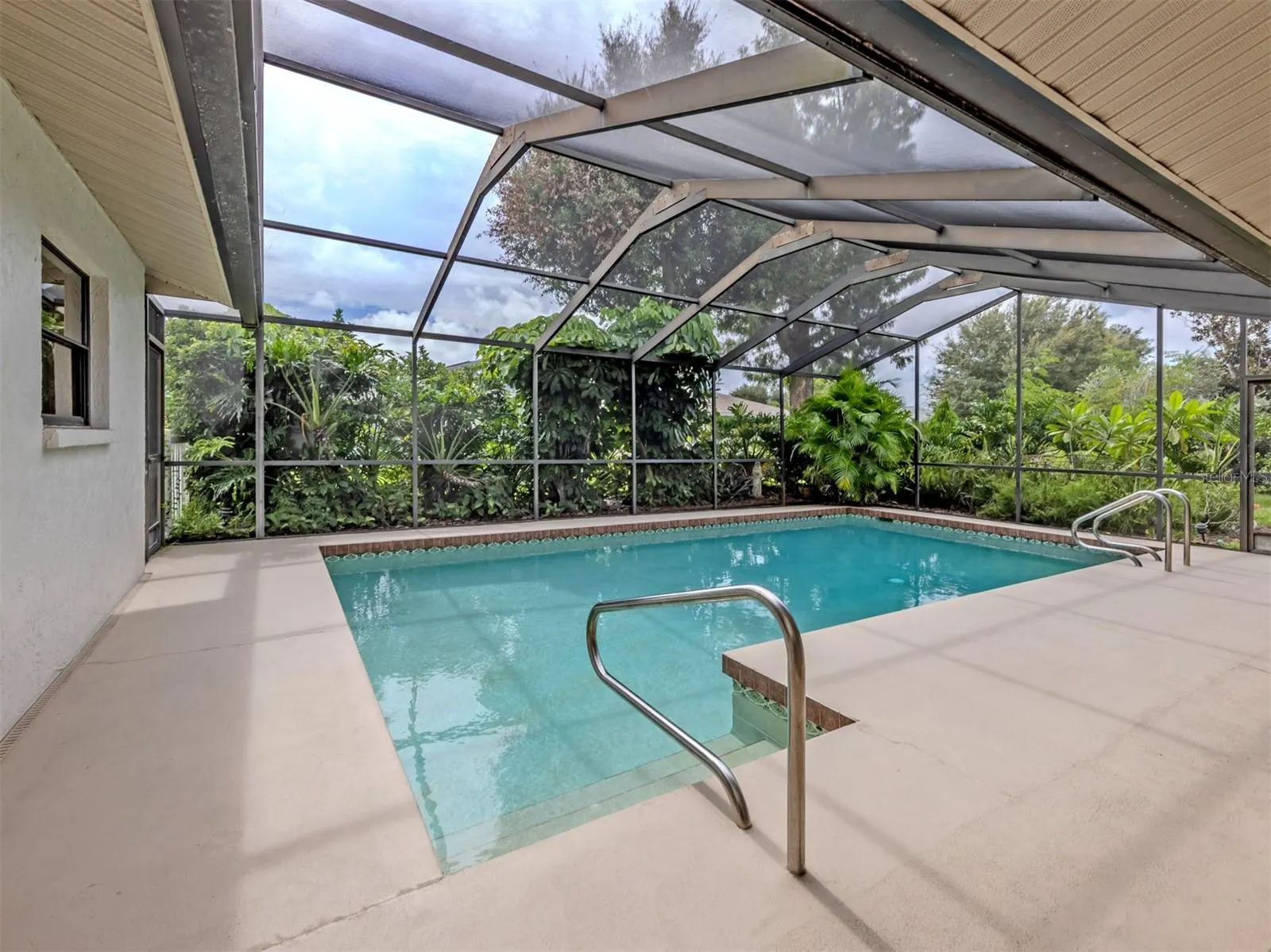 1250 WATERSIDE LN