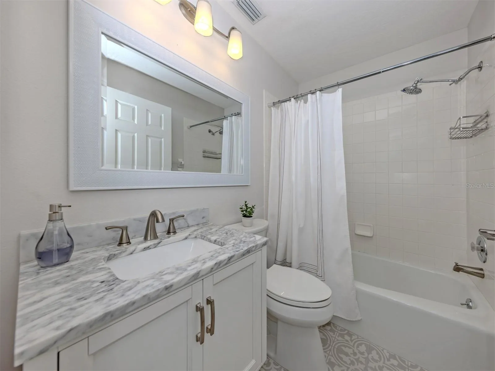 565 FALLBROOK DR