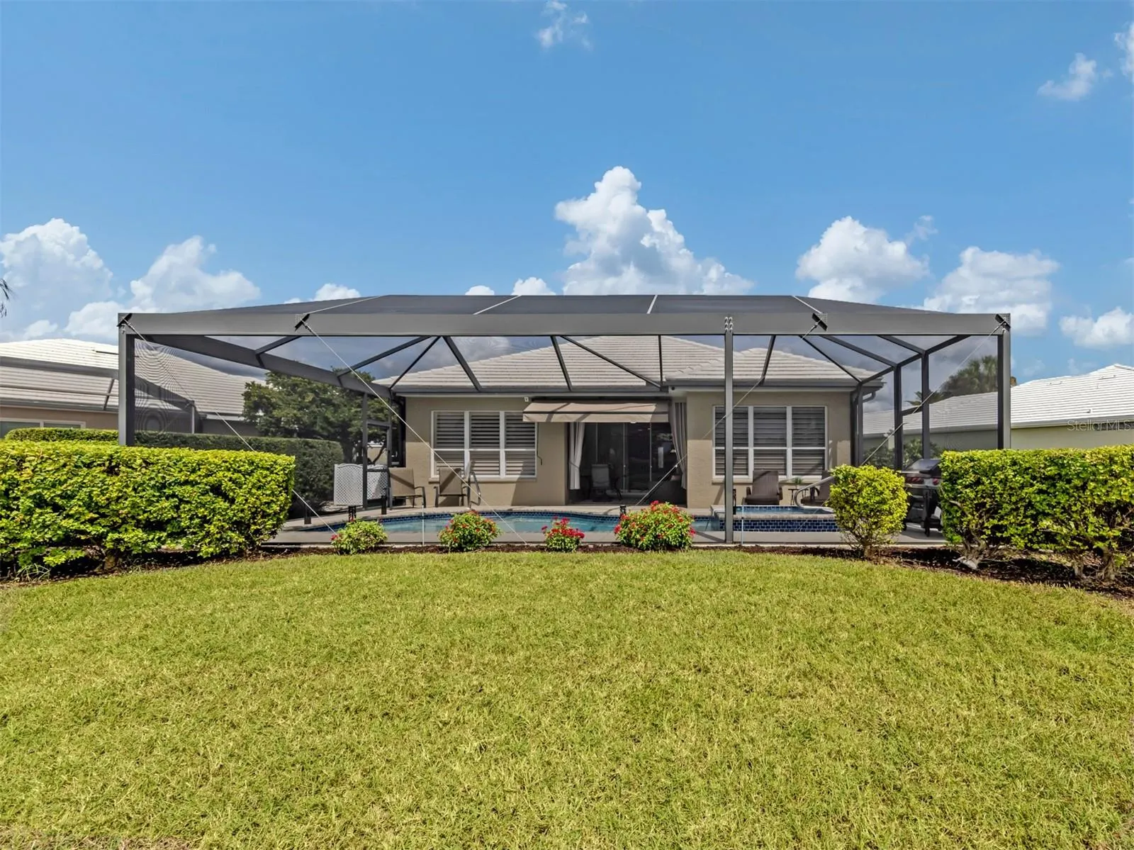 565 FALLBROOK DR