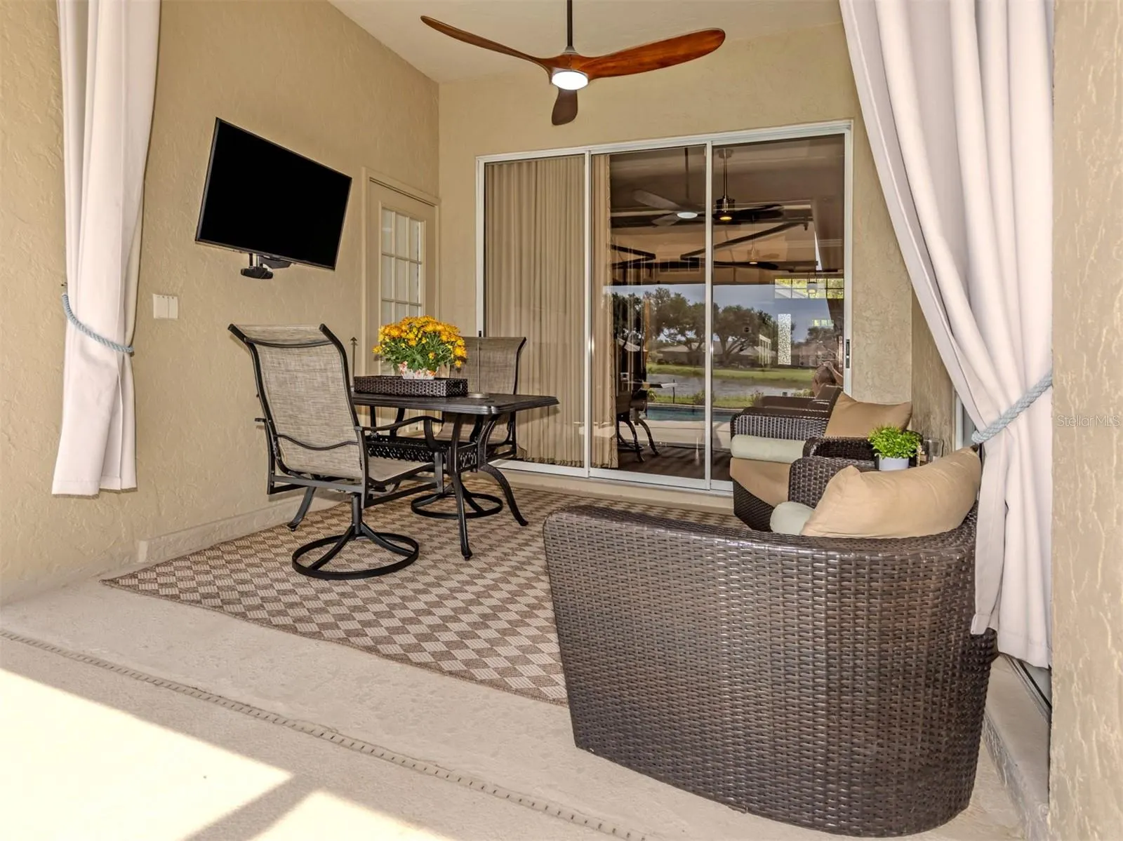 565 FALLBROOK DR