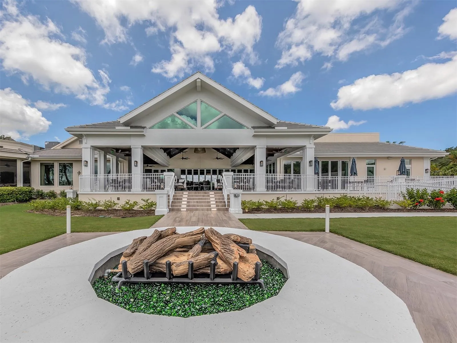565 FALLBROOK DR