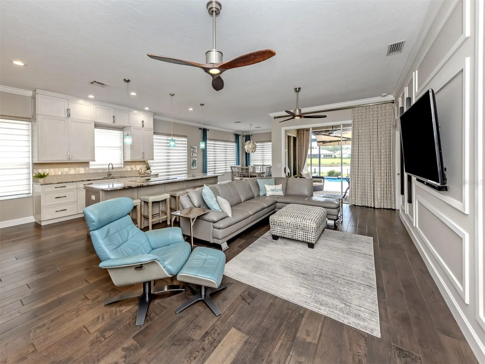 565 FALLBROOK DR
