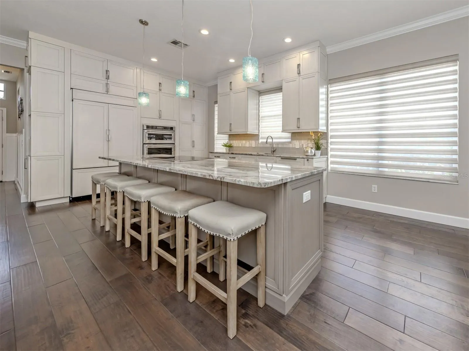 565 FALLBROOK DR