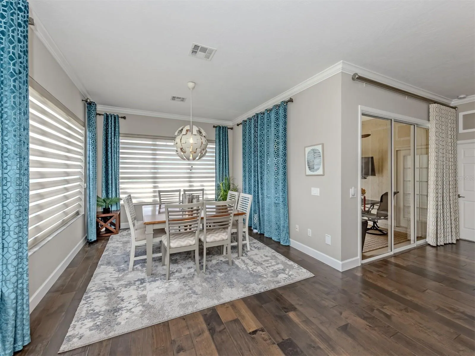 565 FALLBROOK DR