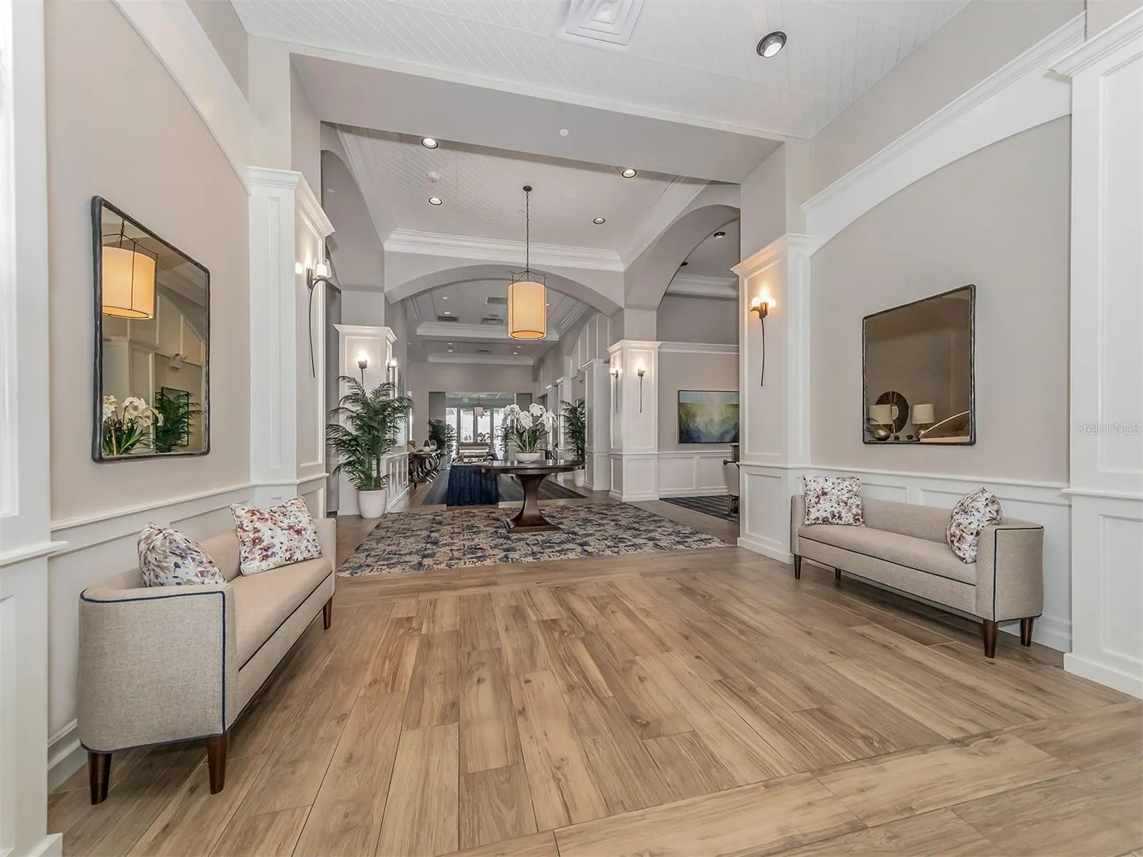 565 FALLBROOK DR