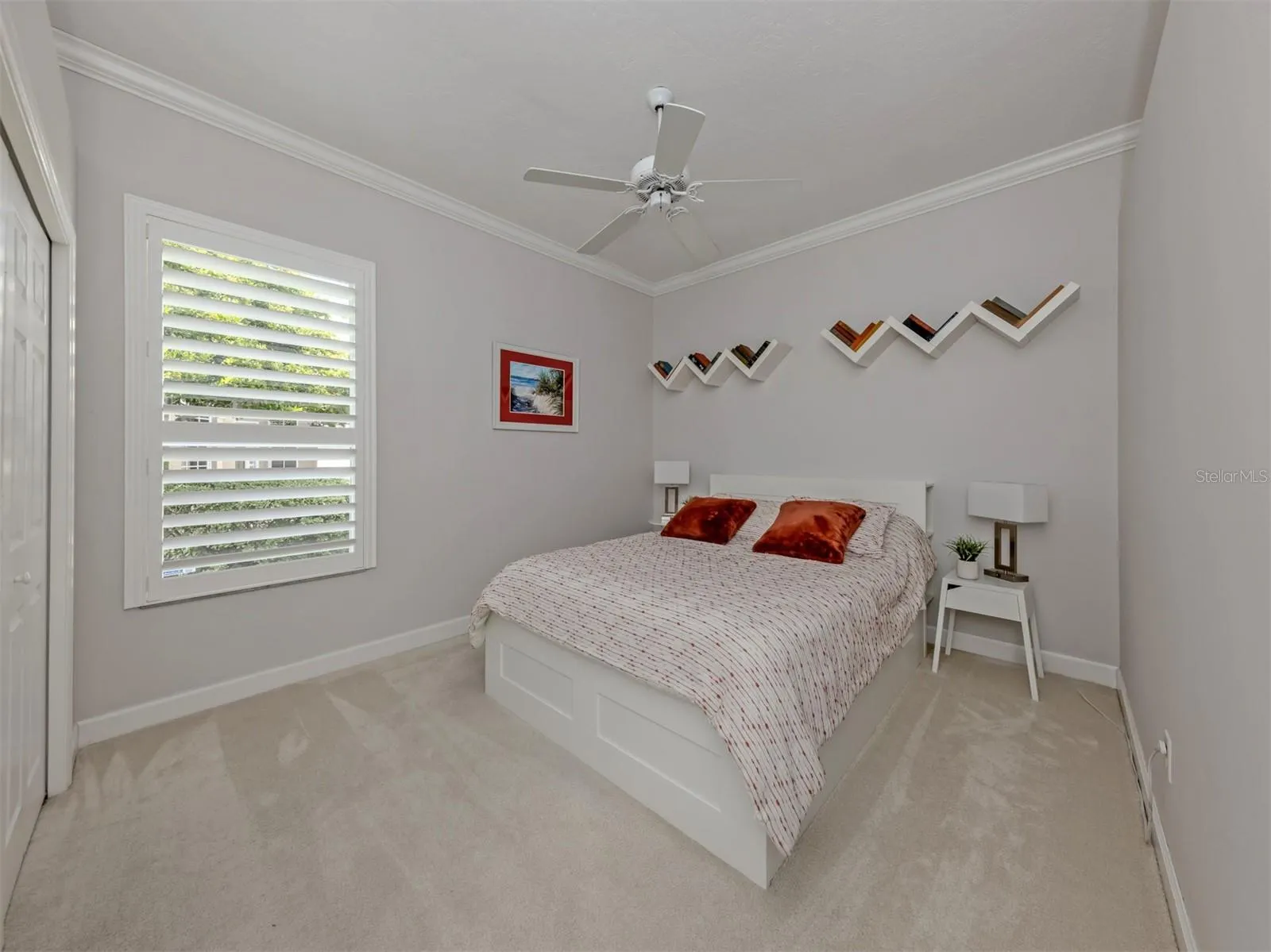 565 FALLBROOK DR