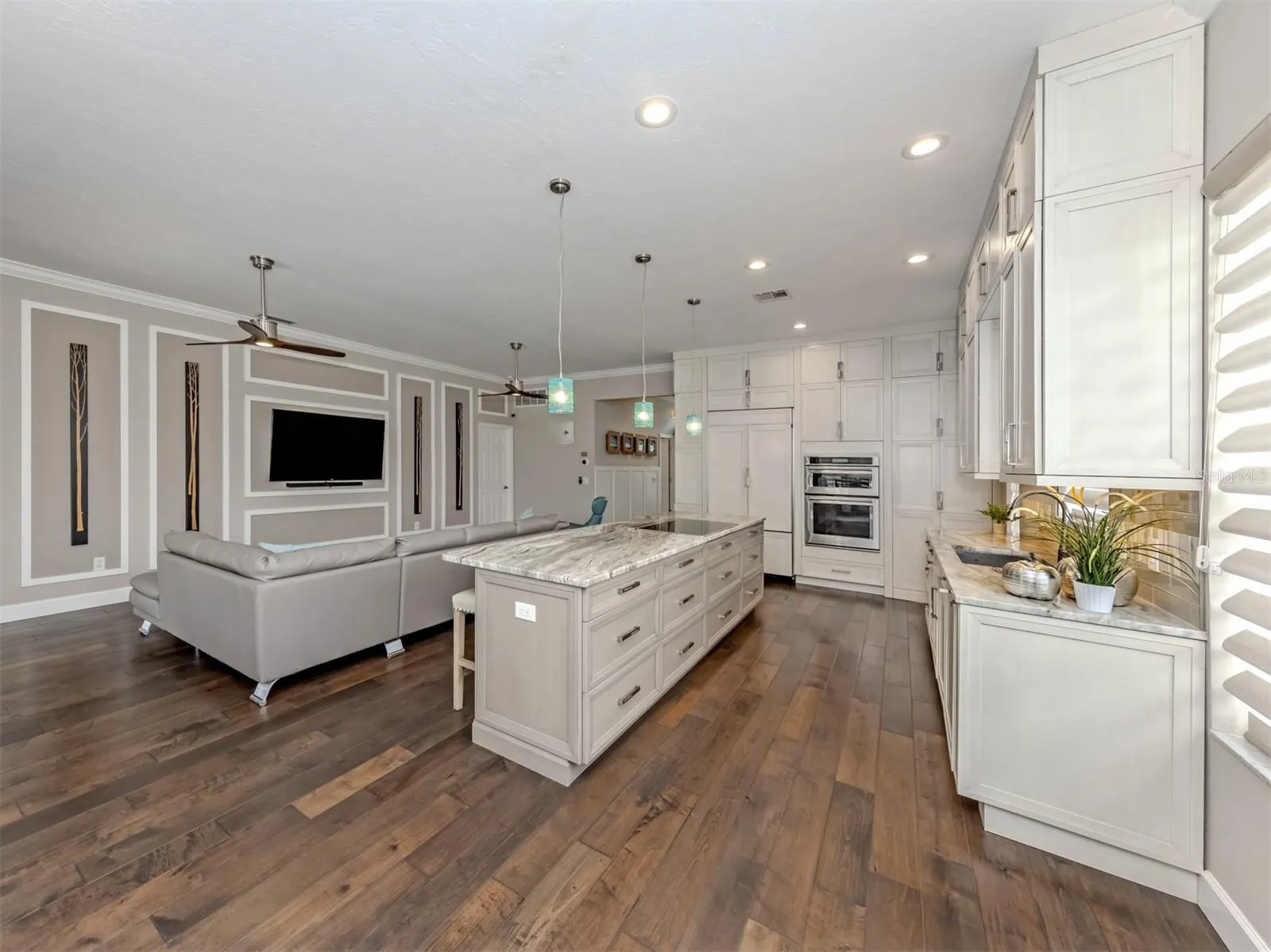 565 FALLBROOK DR