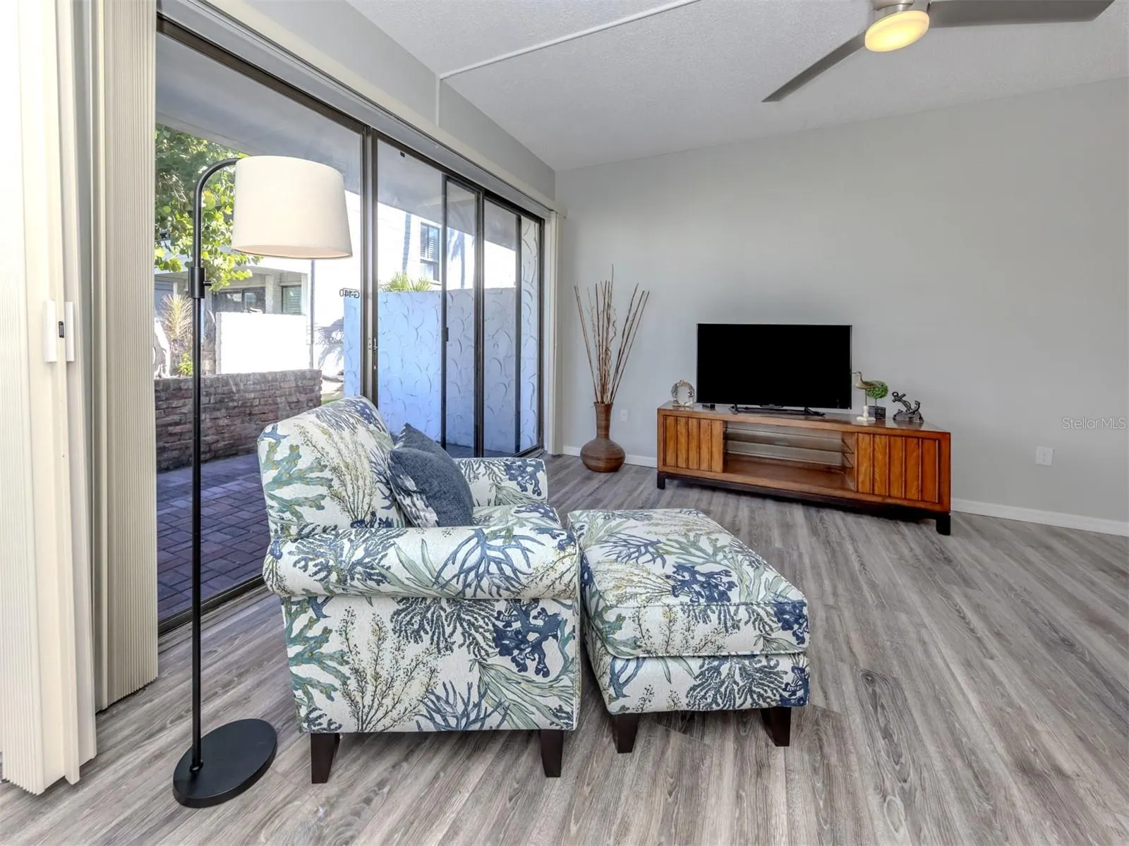 1555 TARPON CENTER DR #140 #140