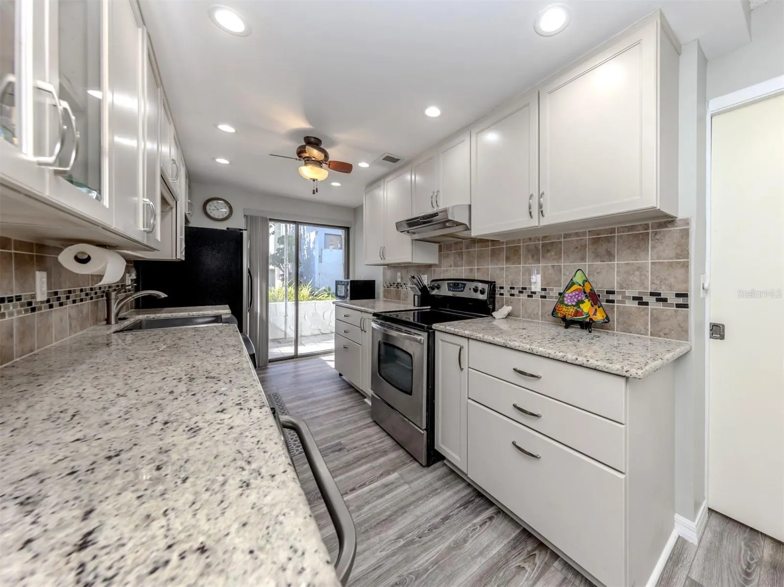 1555 TARPON CENTER DR #140 #140