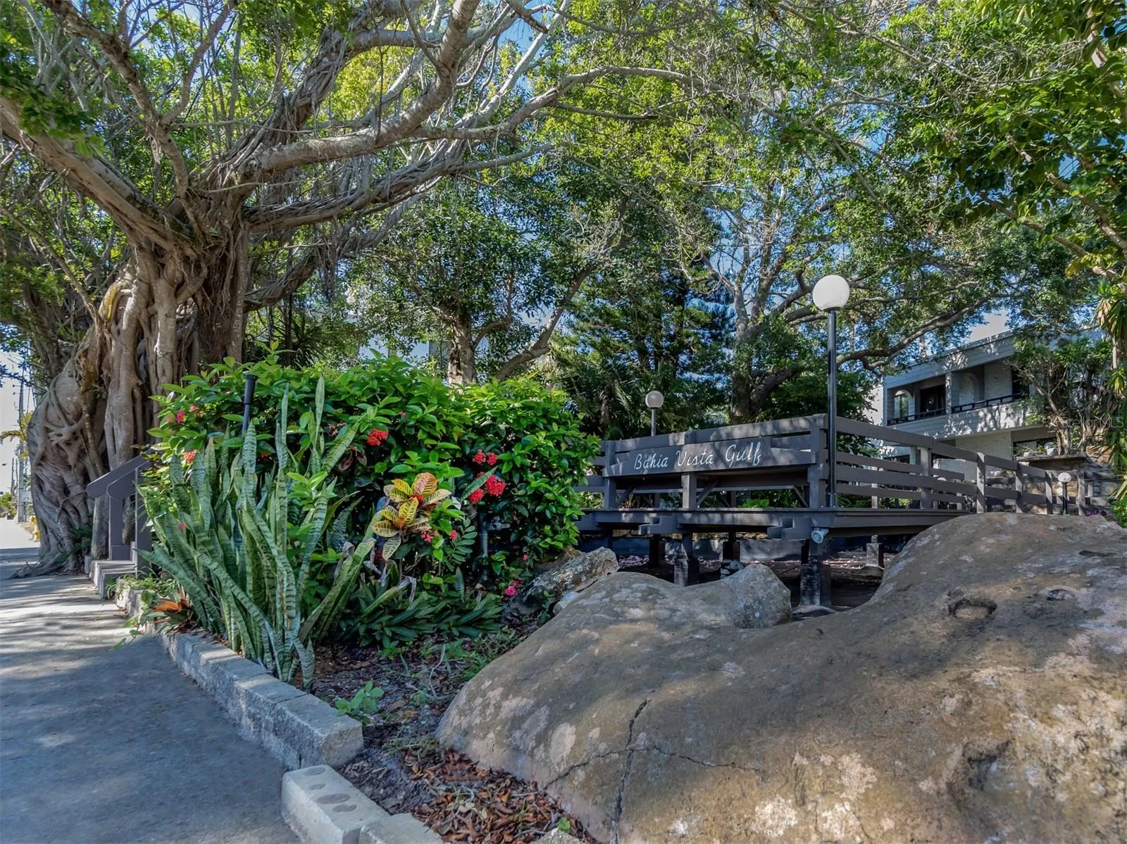 1555 TARPON CENTER DR #140 #140