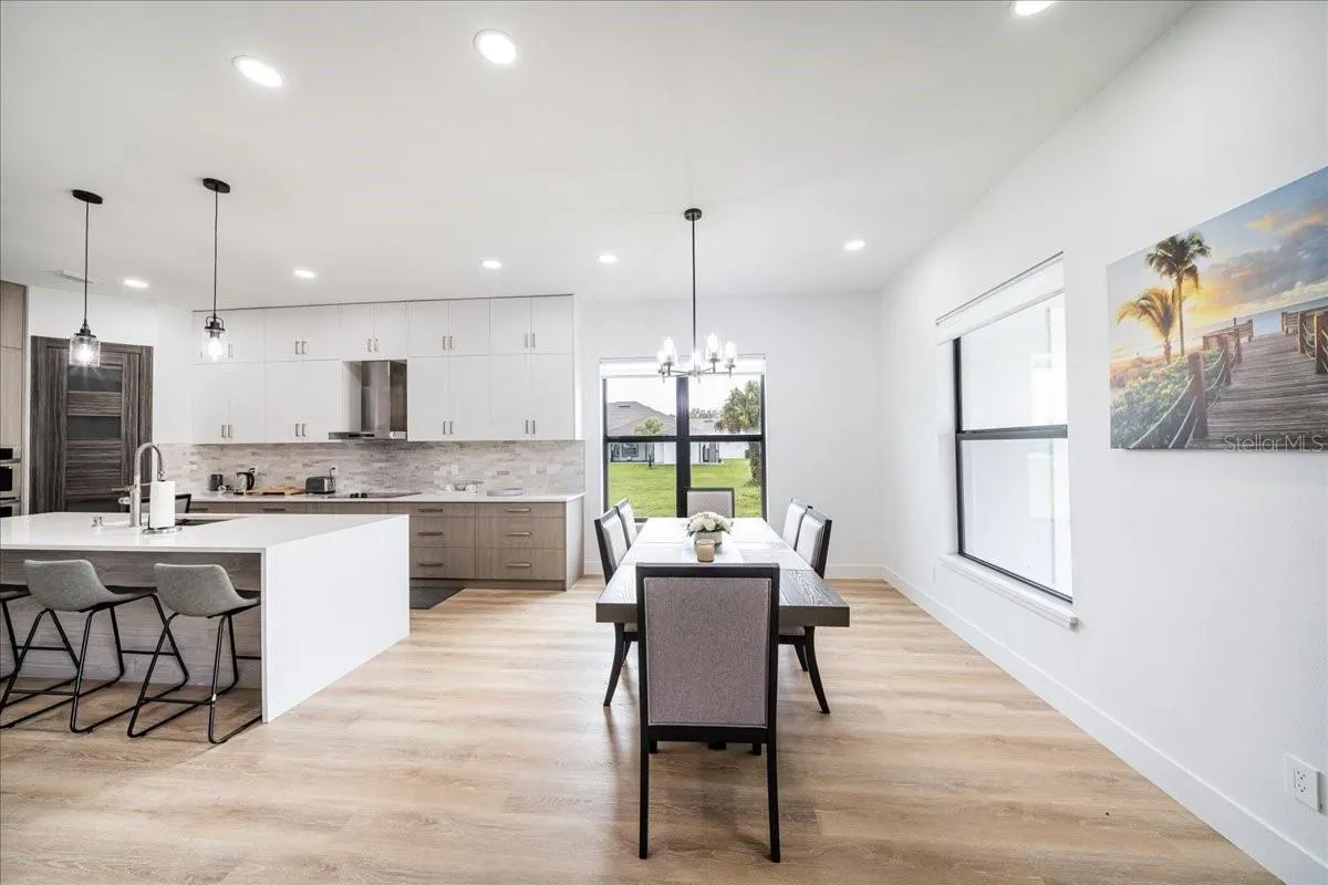 498 VENTURA ST