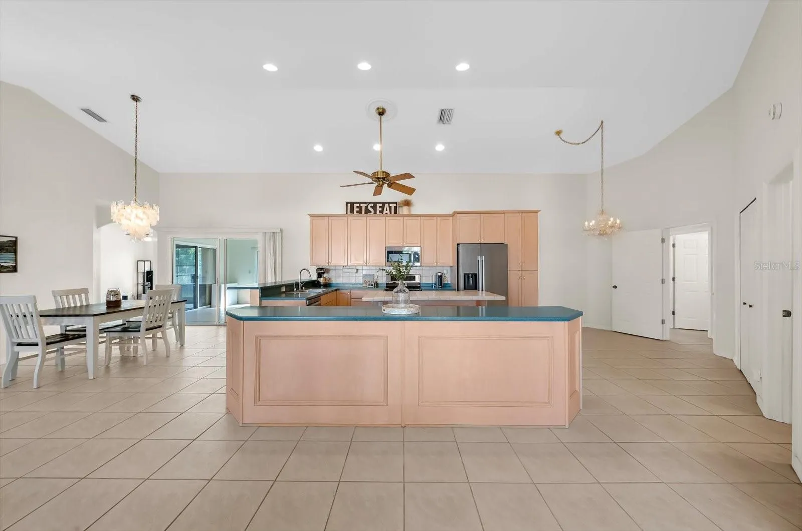 217 SAN CARLOS AVE