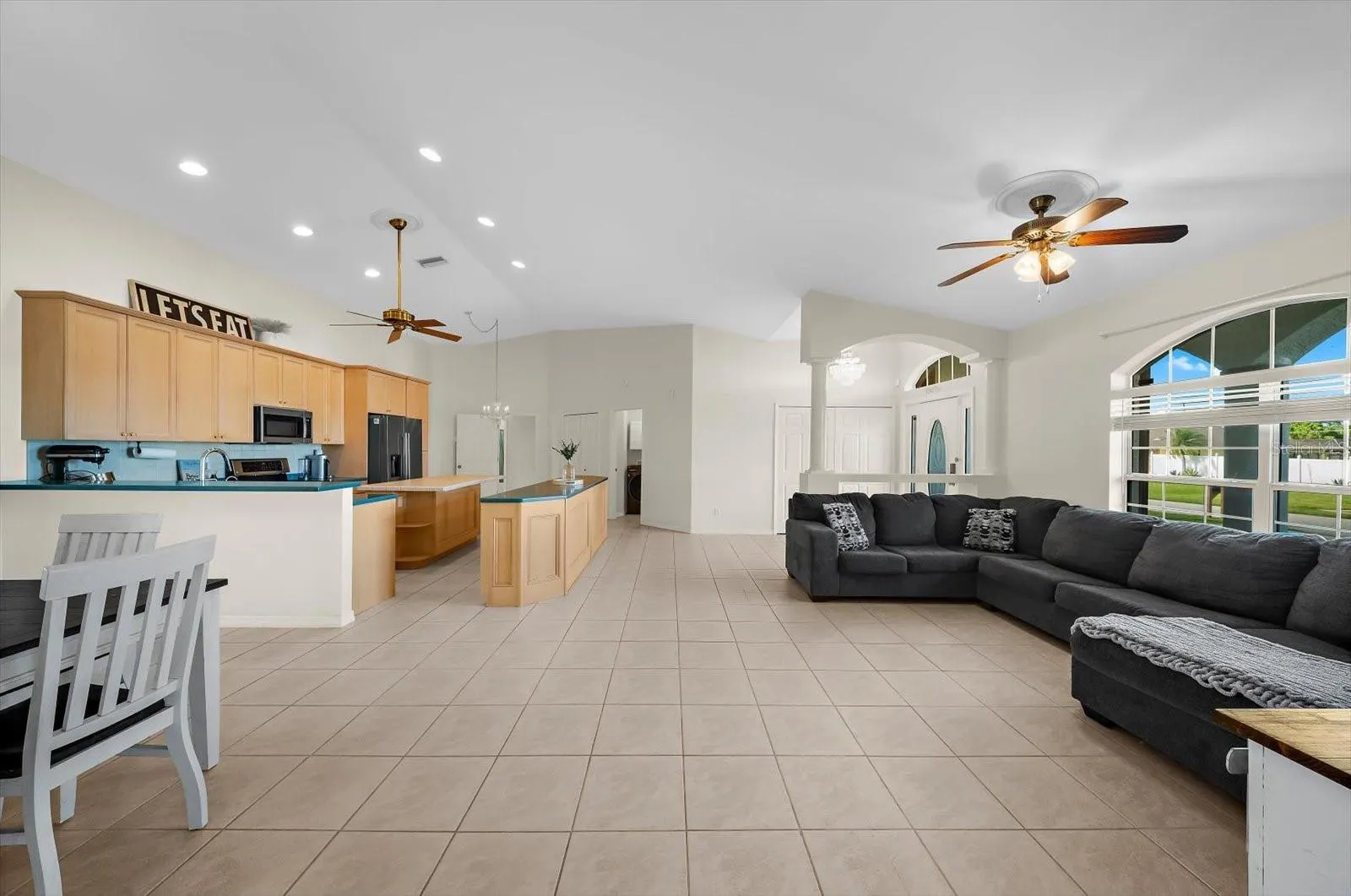 217 SAN CARLOS AVE