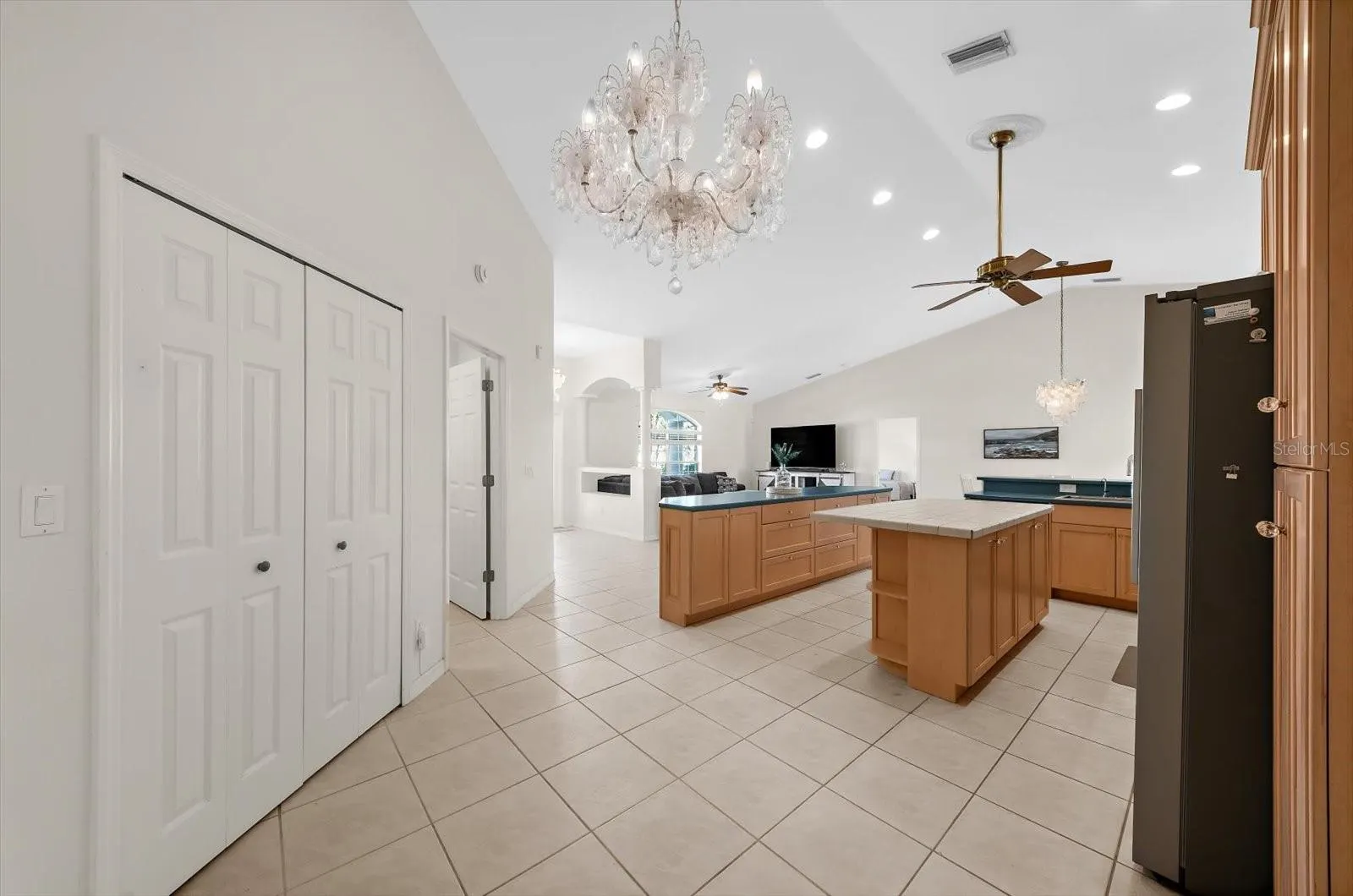 217 SAN CARLOS AVE