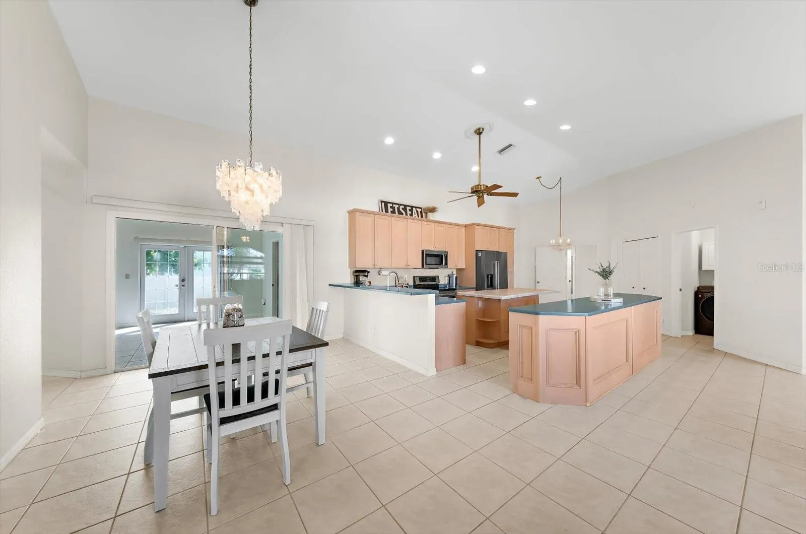 217 SAN CARLOS AVE