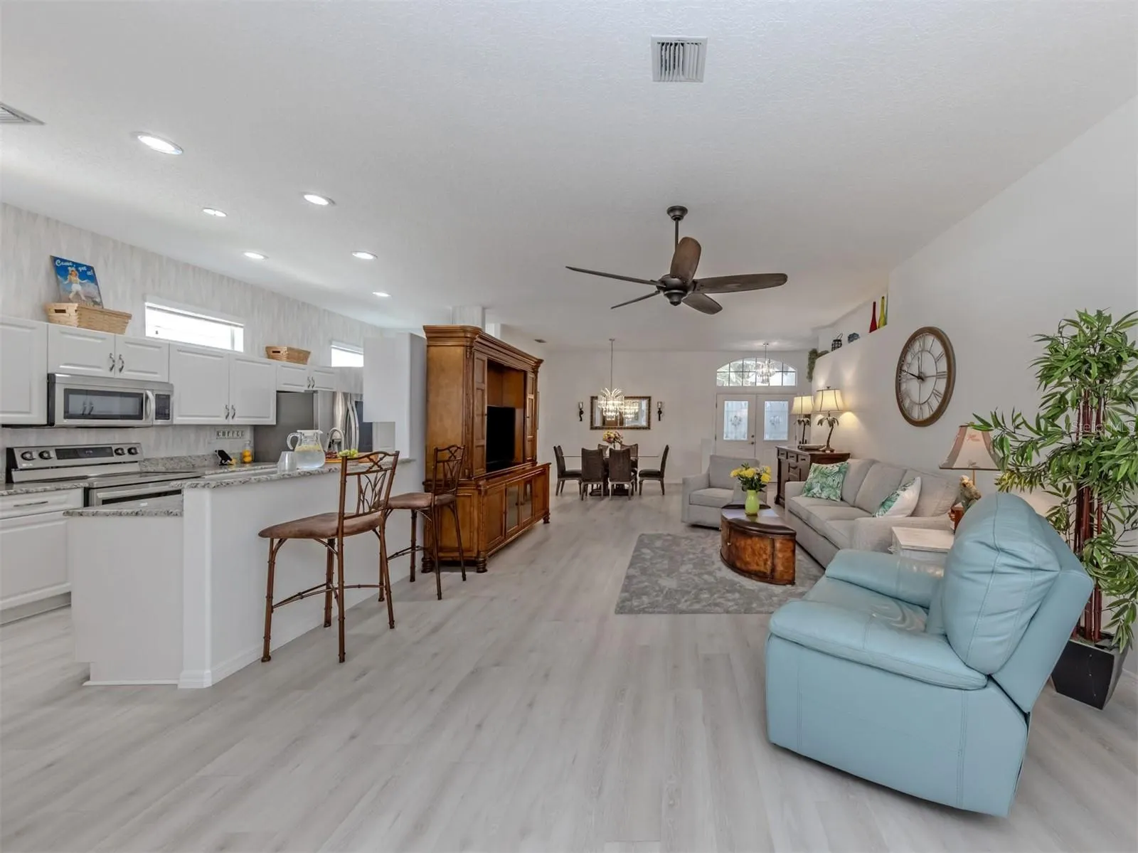 1102 SOUTHLAKE CT