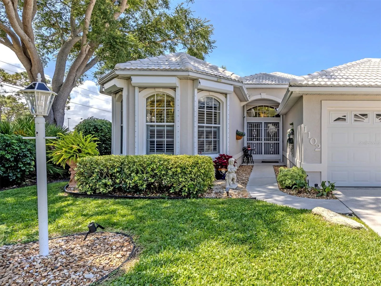 1102 SOUTHLAKE CT