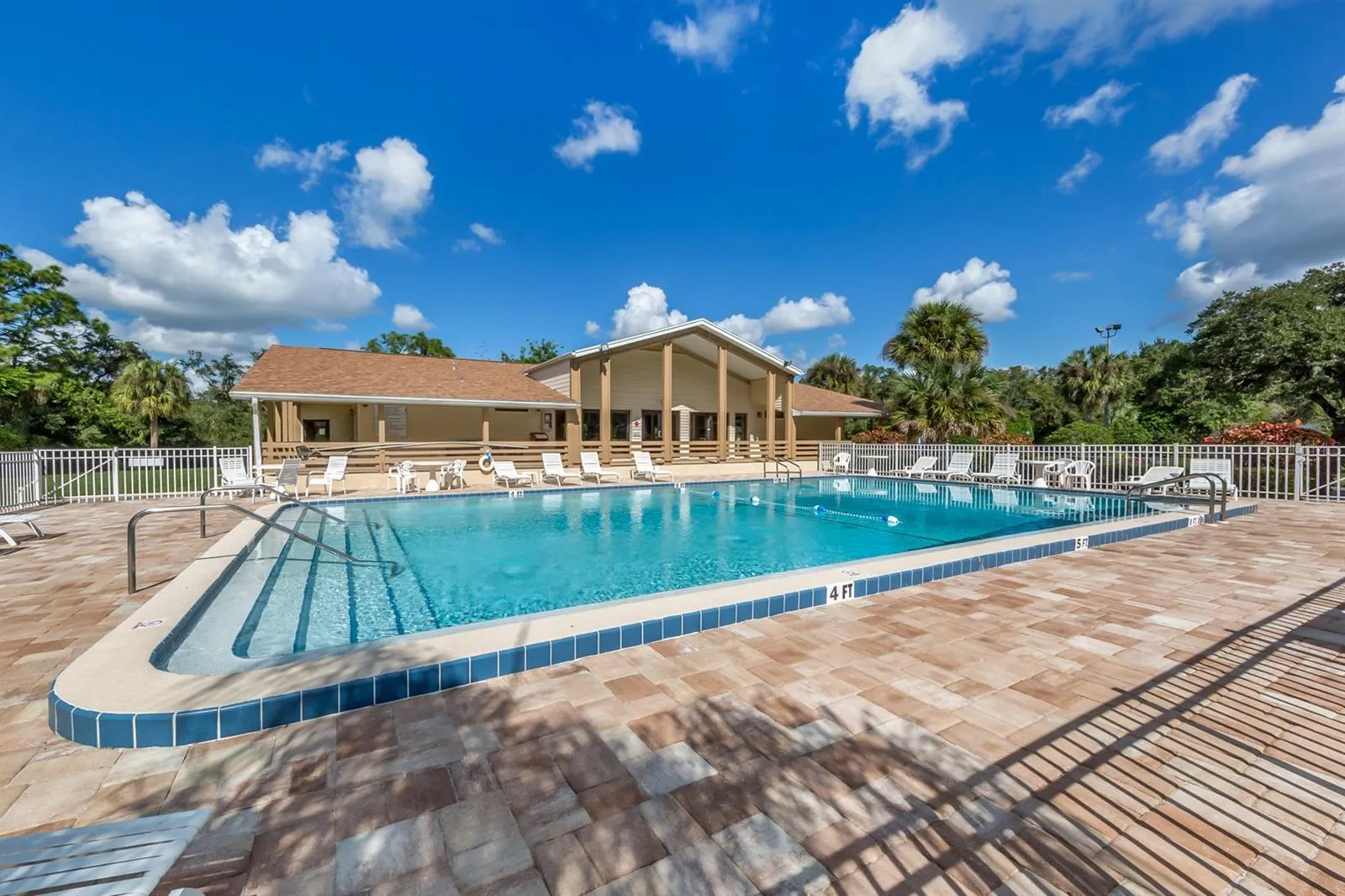 1102 SOUTHLAKE CT